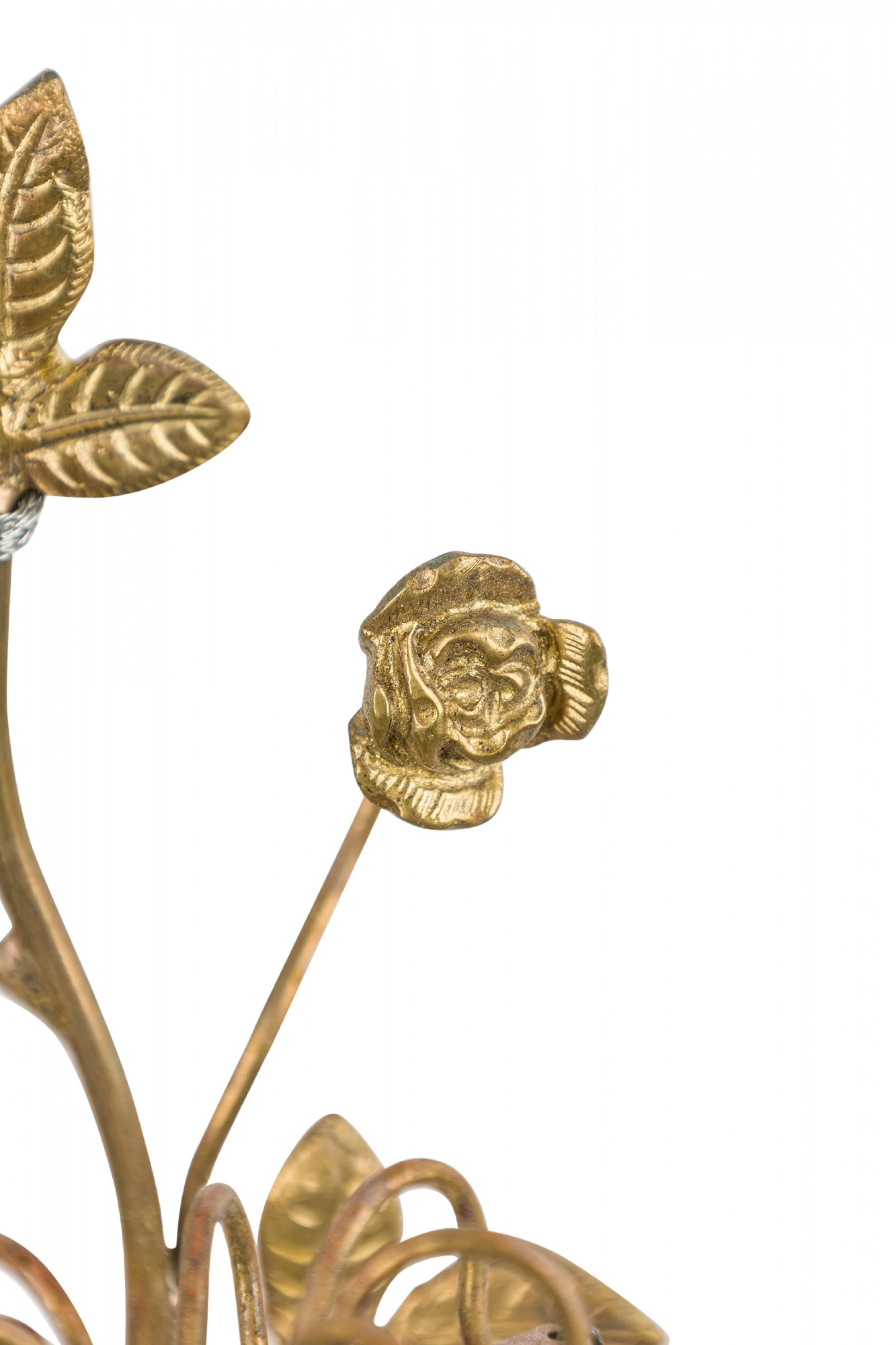 Pareja de apliques franceses estilo Charles X de bronce y cristal de imitación siglo XX en venta