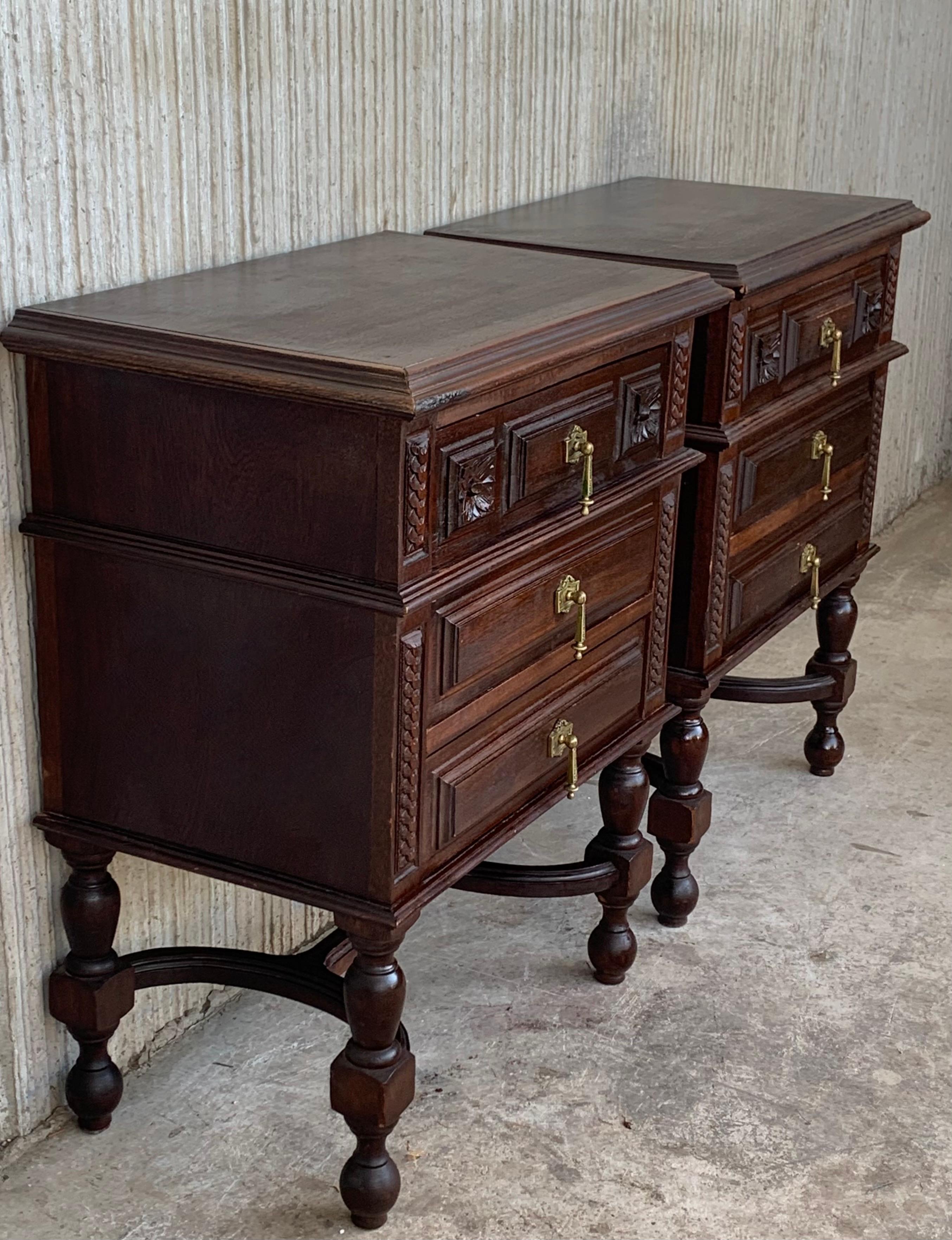 Pair of French Chestnut Bedside Nightstands with Three Drawer, Late 19th Century In Good Condition In Miami, FL