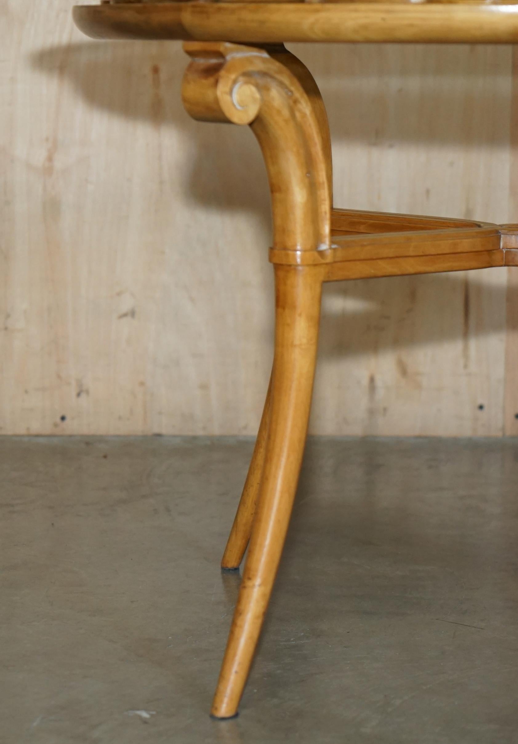 COPPIA DI TAVOLI DA LATO IN LEGNO DI CILIEGIO FRANCESE CIRCA 1950 E VETRO RENE PROU ATTRIUBATI in vendita 11