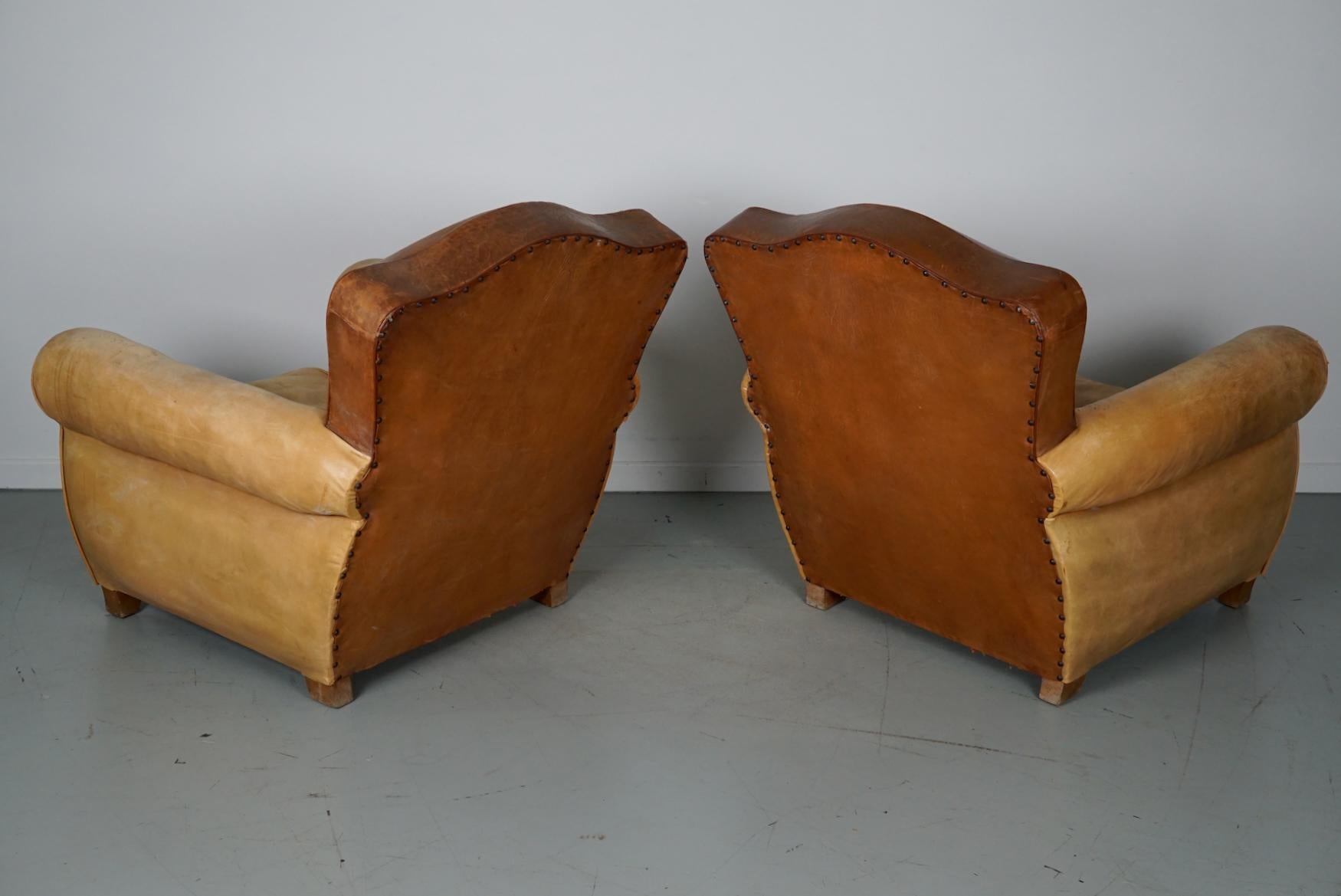 Paire de fauteuils club français à dossier en cuir moustache cognac, années 1940 5