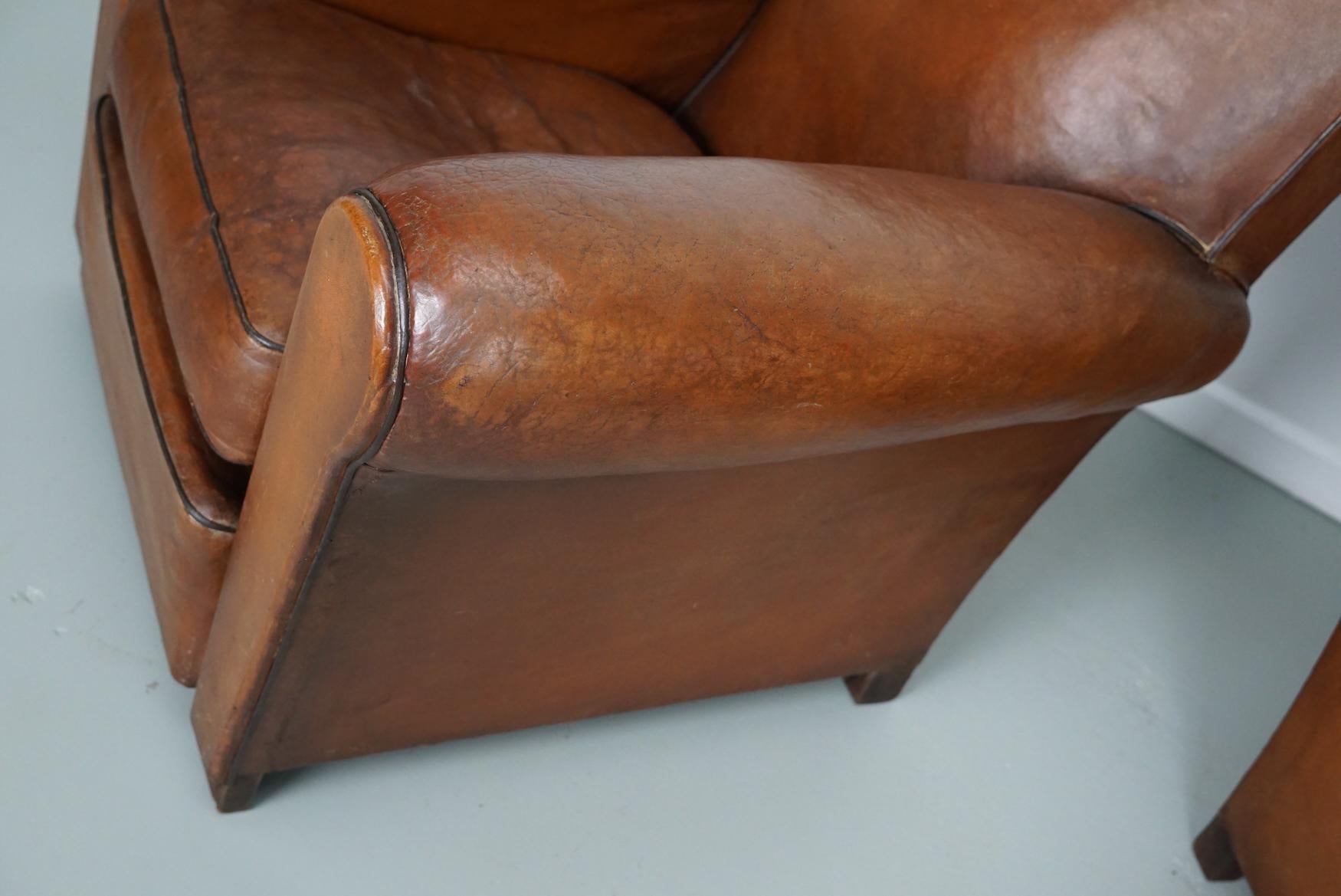 Paire de fauteuils club français à dossier en cuir moustache cognac, années 1940 en vente 4