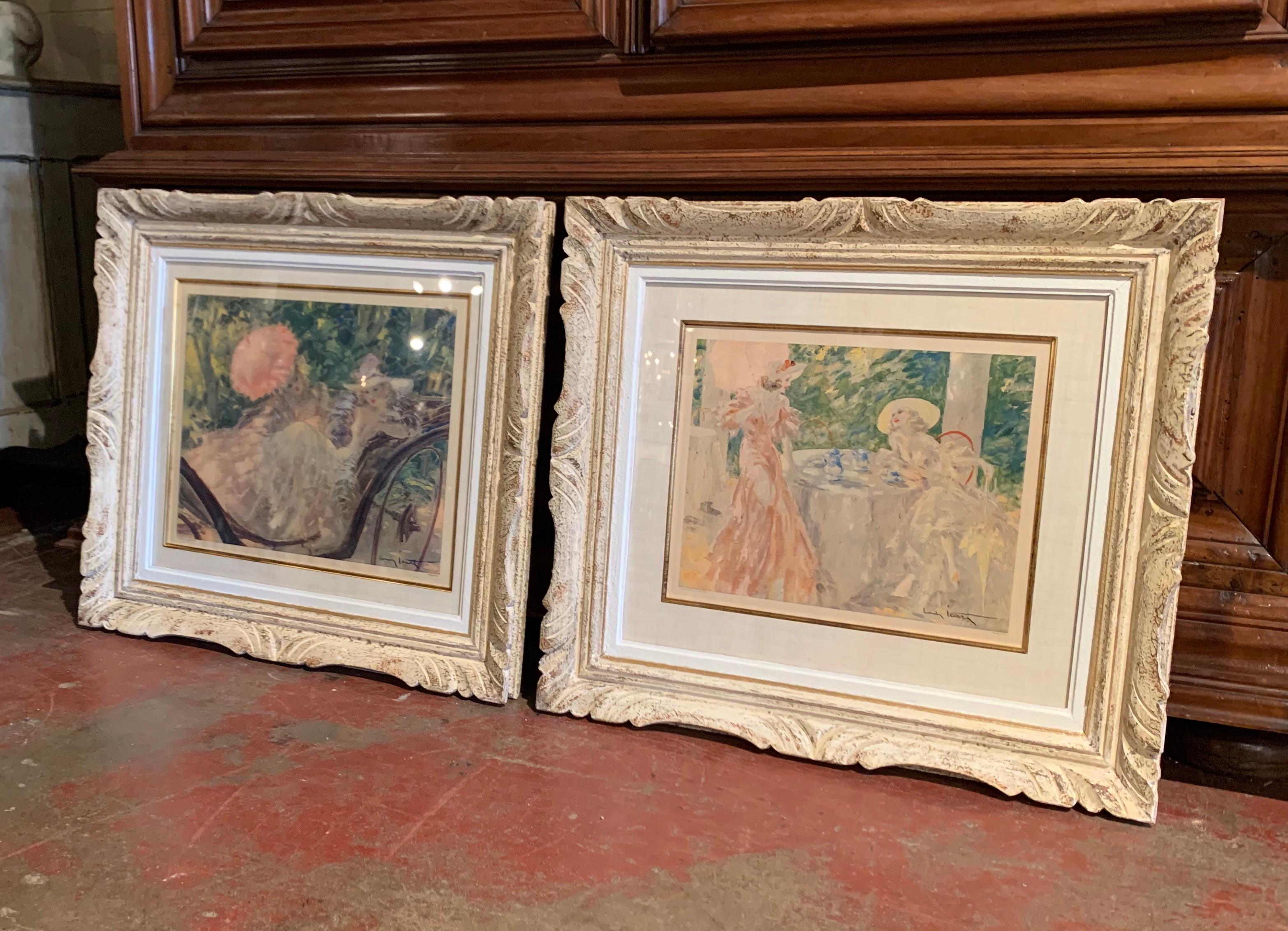 Pair of French Colored Lithographs in Carved Frames Signed Louis Icart, 1947 In Excellent Condition For Sale In Dallas, TX