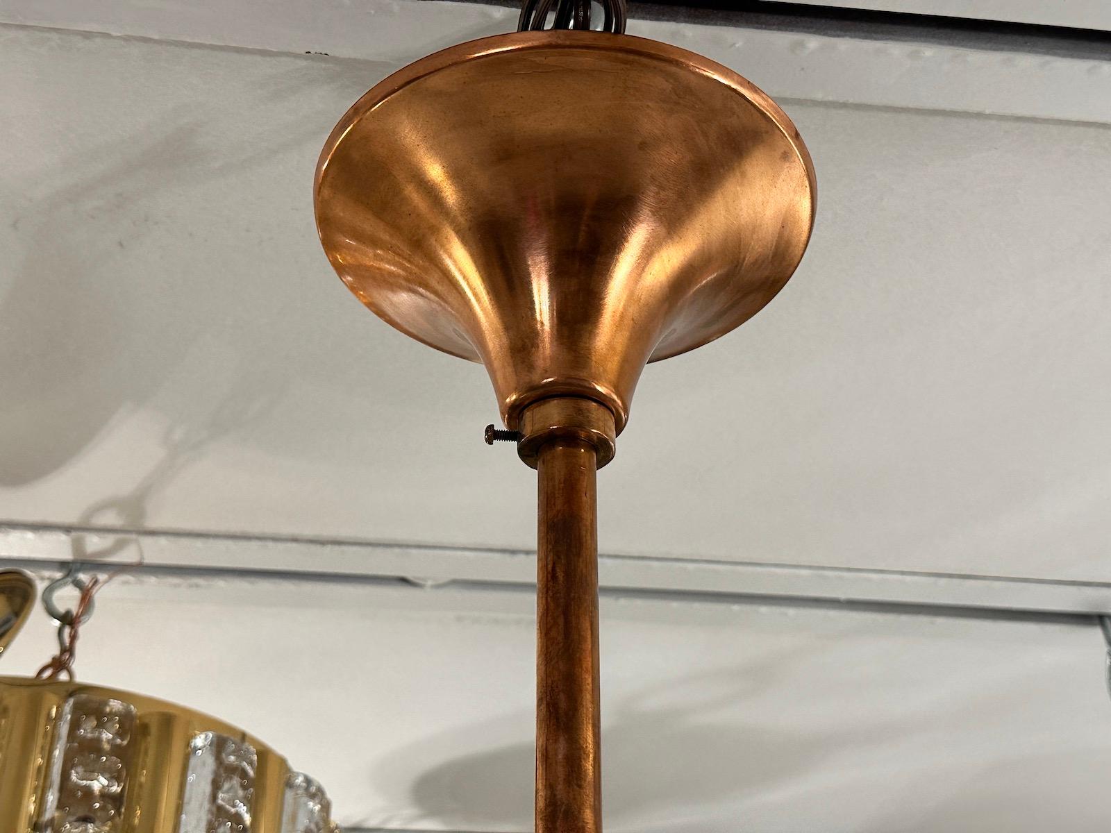 Metà XX secolo Coppia di lampade francesi in rame, vendute singolarmente in vendita