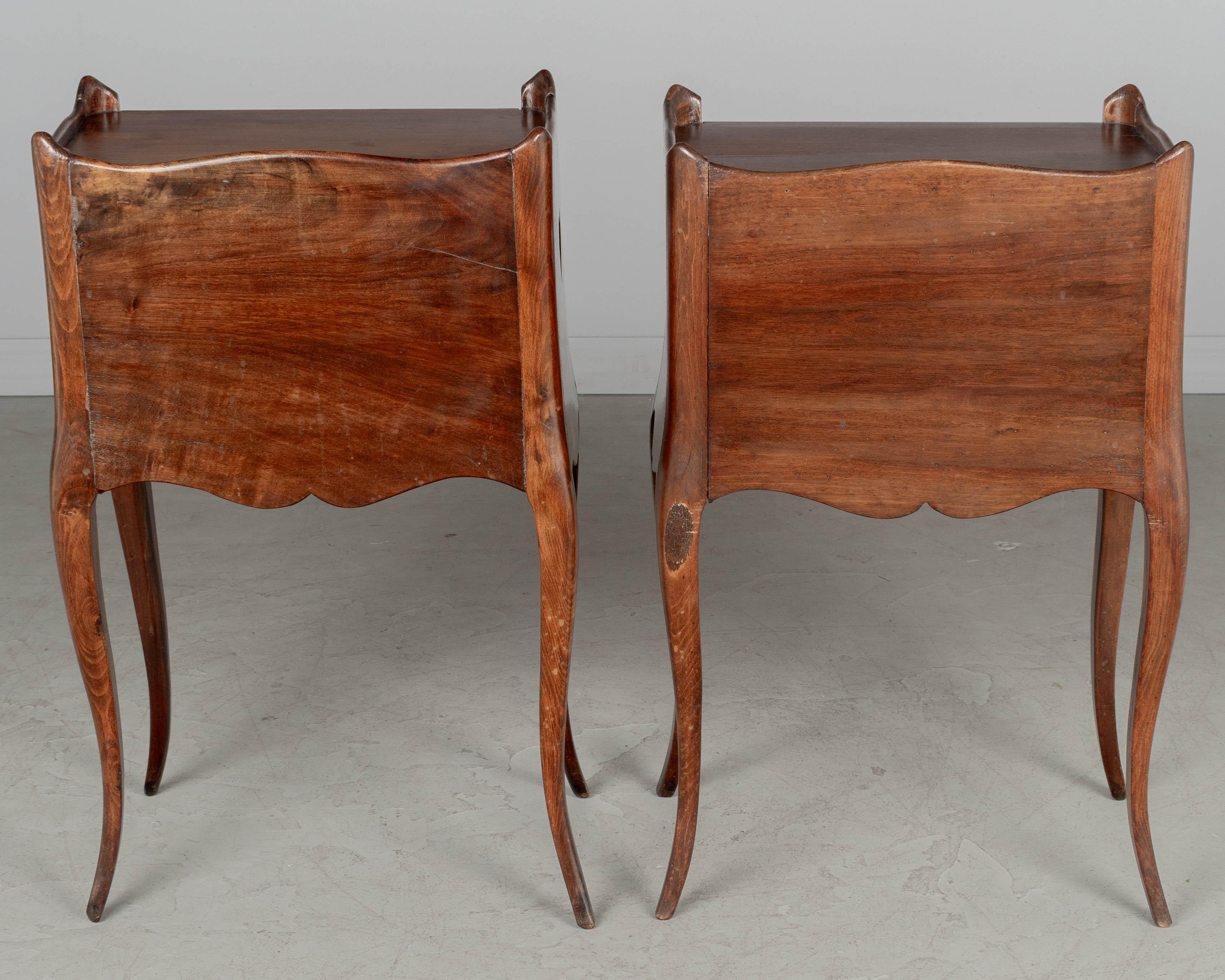 Walnut Pair of French Country Louis XV Style Nightstands For Sale