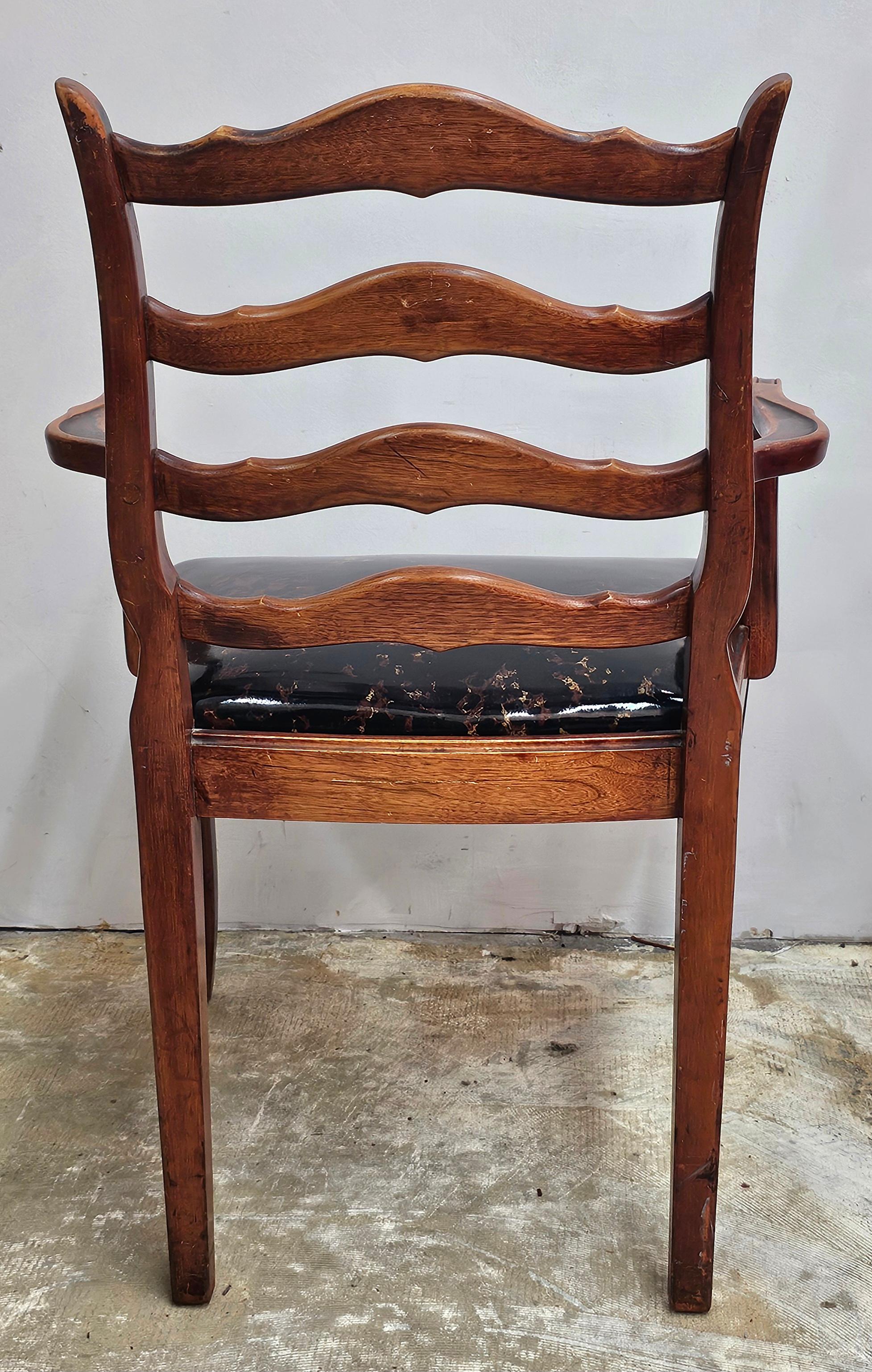 Pareja de sillones de caoba y respaldo tapizado de estilo rural francés en Bueno estado para la venta en Germantown, MD