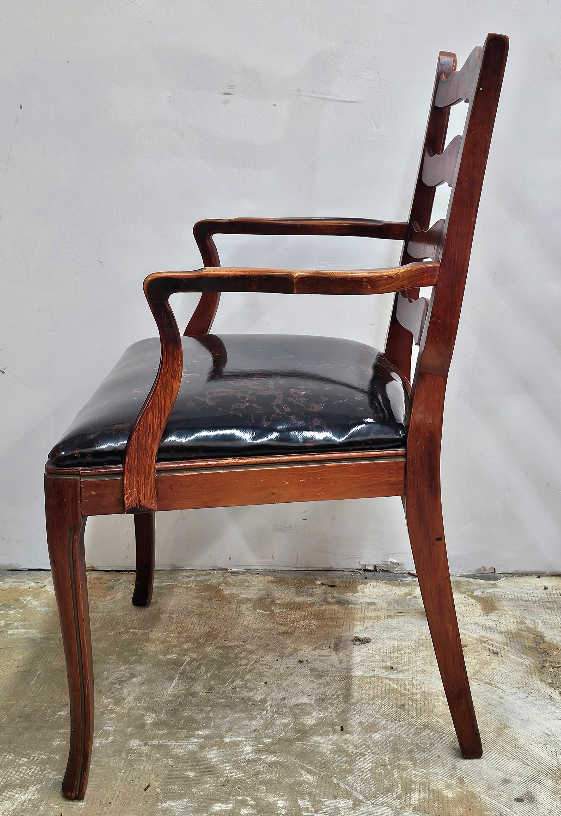 Pareja de sillones de caoba y respaldo tapizado de estilo rural francés siglo XX en venta