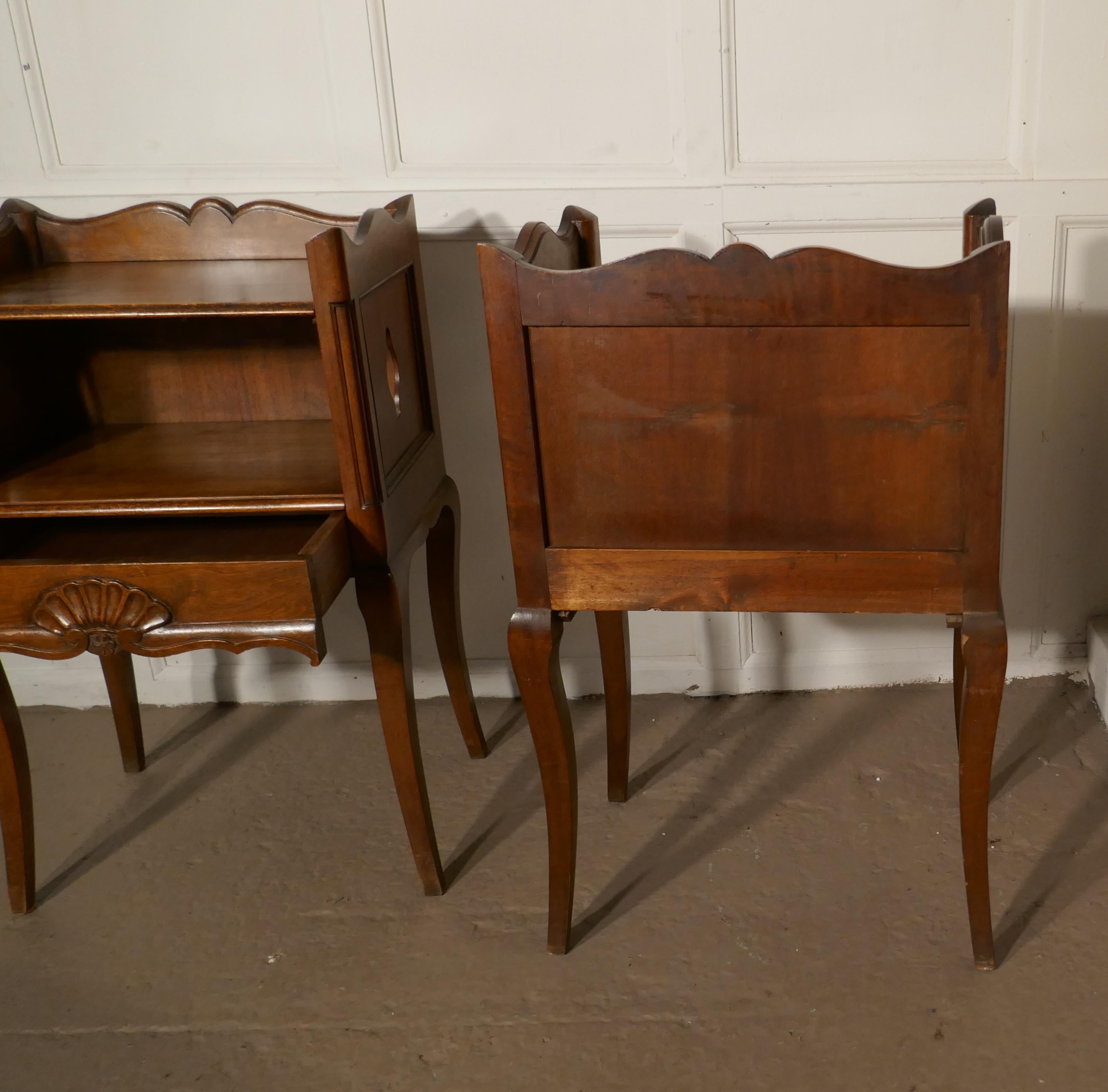 20th Century Pair of French Country Oak Bedside Cabinets 