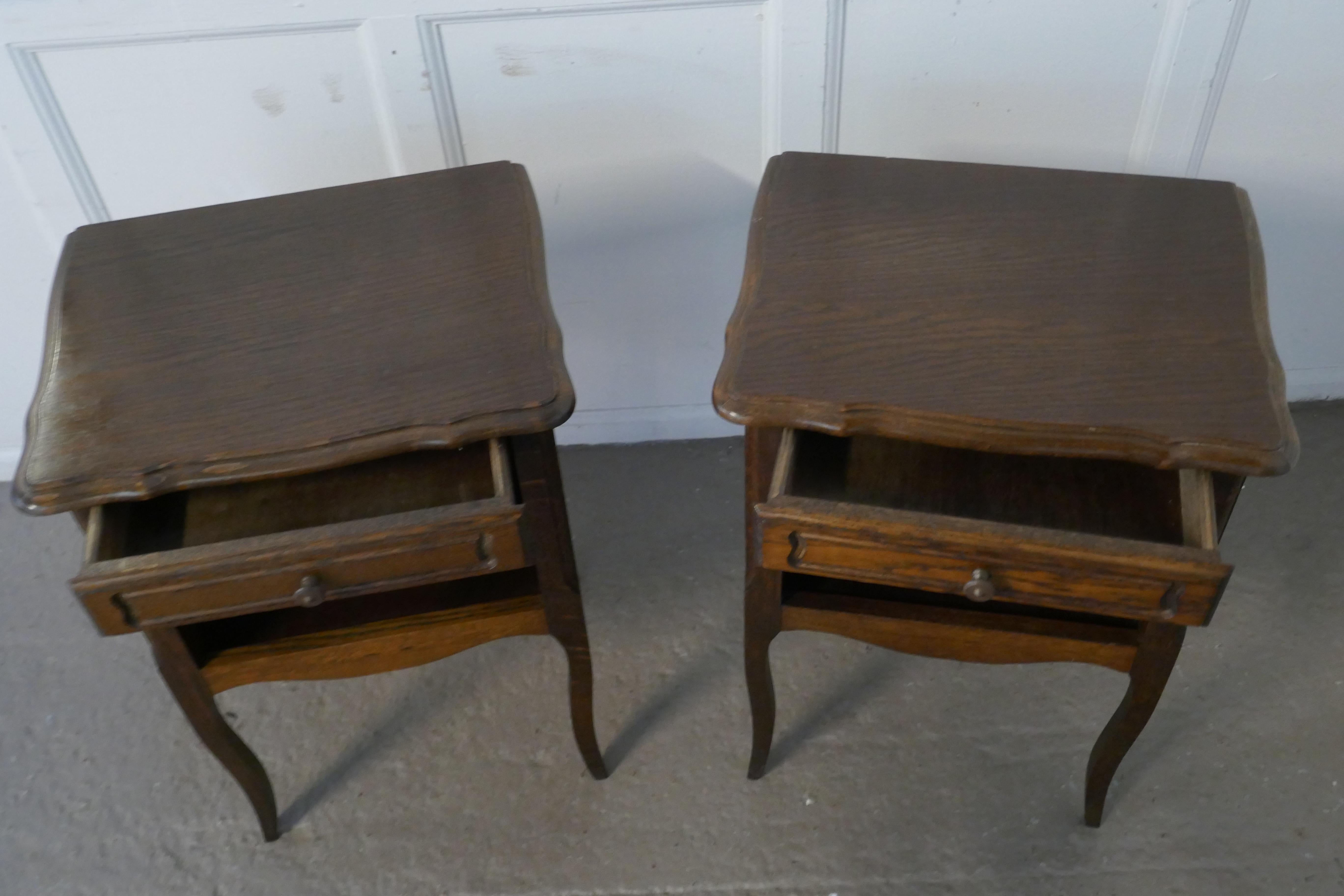 Pair of French Country Oak Bedside Cabinets In Good Condition In Chillerton, Isle of Wight