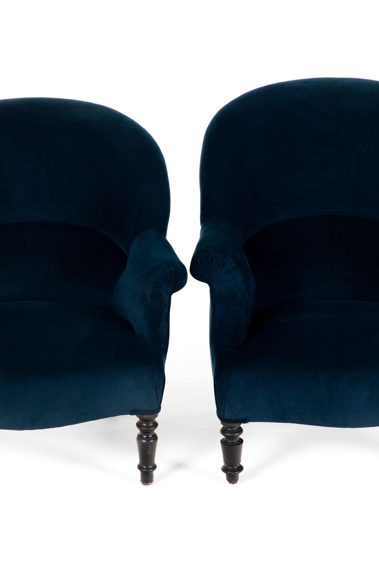 Pair of French Crapaud Armchairs  In Good Condition For Sale In Faversham, GB