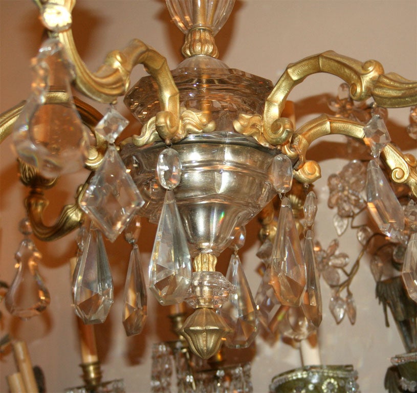 Francese Coppia di lampadari francesi in cristallo e bronzo dorato, venduti singolarmente in vendita