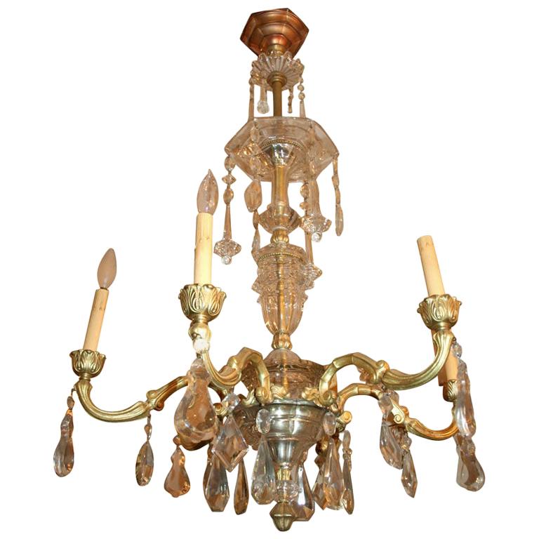 Coppia di lampadari francesi in cristallo e bronzo dorato, venduti singolarmente