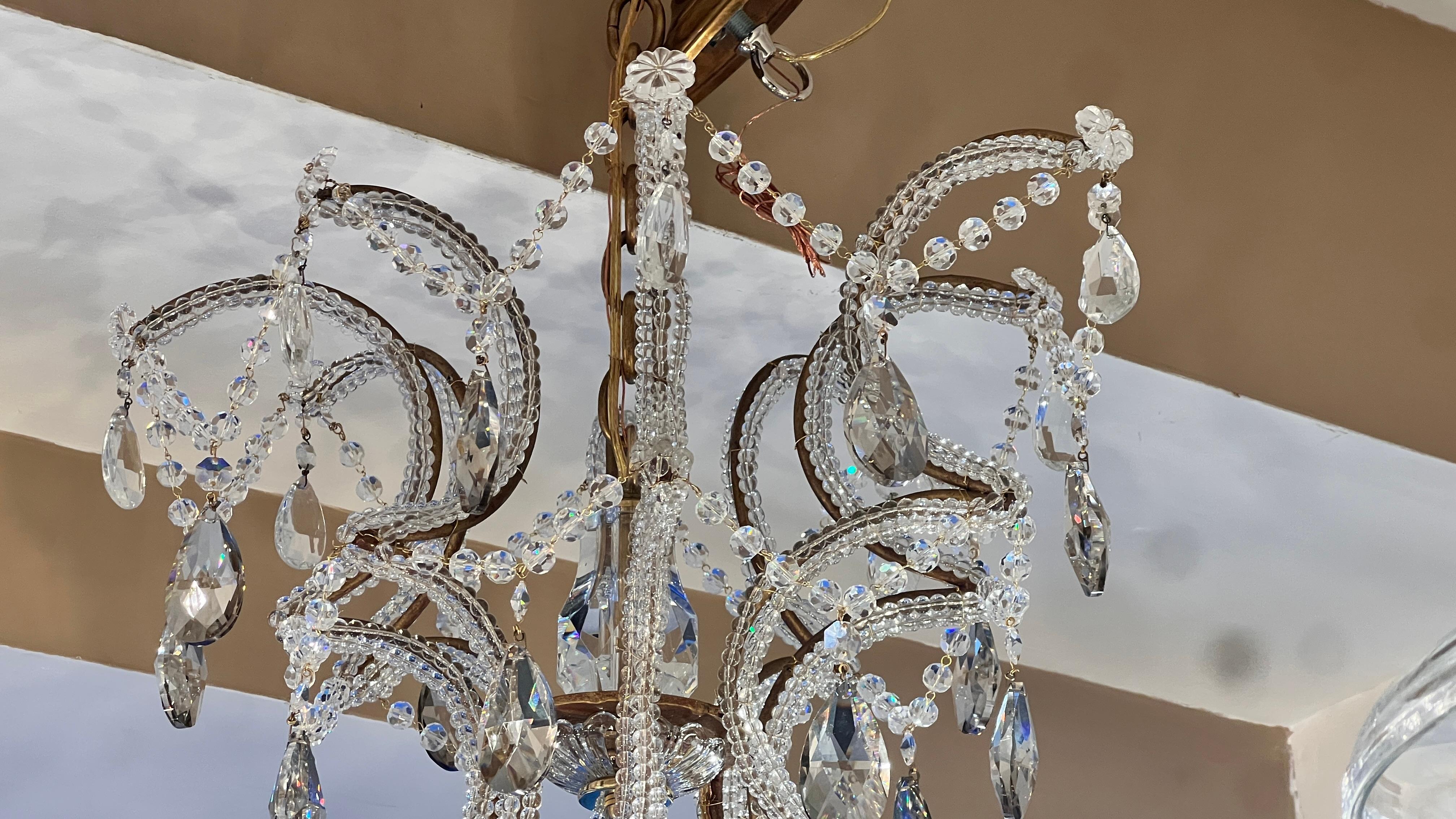 Paar französische Kronleuchter aus den 1930er Jahren aus gewebten Kristallen mit klaren und rauchigen Kristallen, einzeln verkauft.

Abmessungen:
Min. Fallhöhe: 42