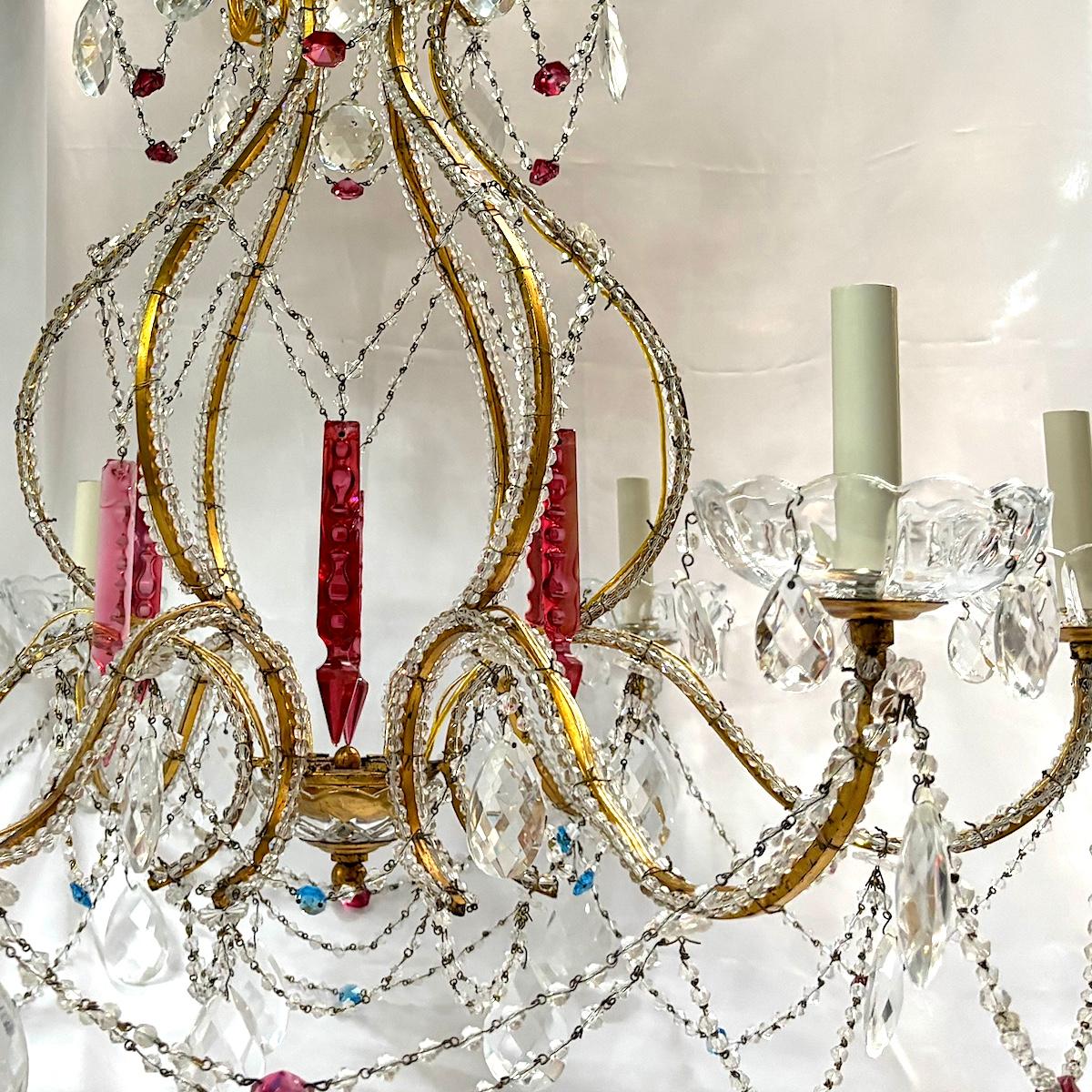 Metà XX secolo Coppia di lampadari francesi in cristallo, venduti singolarmente in vendita