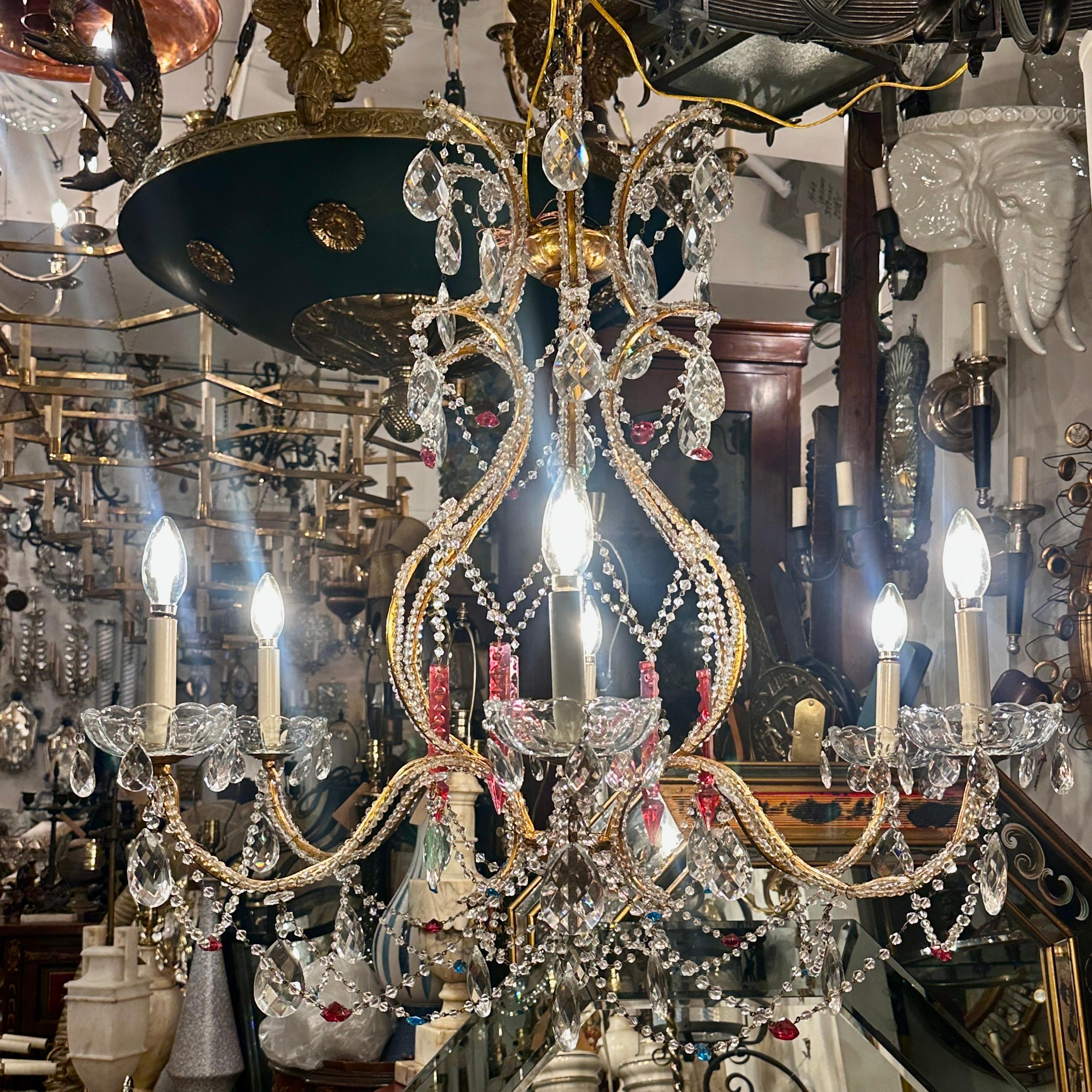 Coppia di lampadari francesi in cristallo, venduti singolarmente in vendita 1