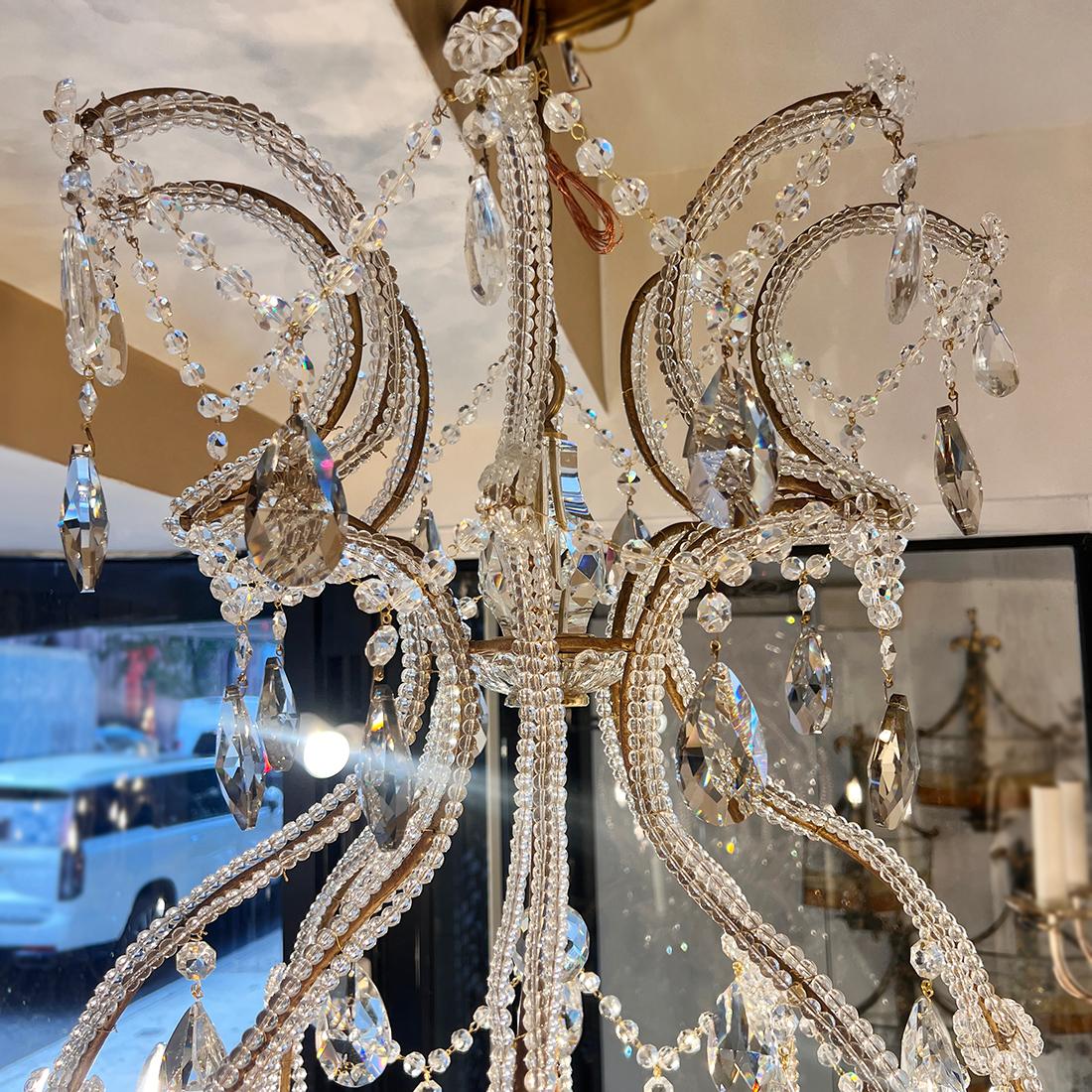 Paar französische Kristall-Kronleuchter, einzeln verkauft im Angebot 2