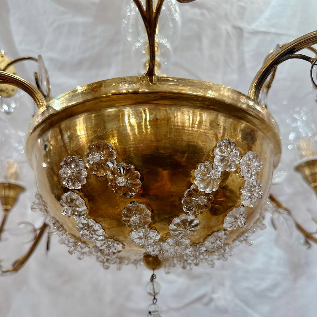 Dorato Coppia di lampadari francesi in cristallo con foglie di vetro, venduti singolarmente in vendita