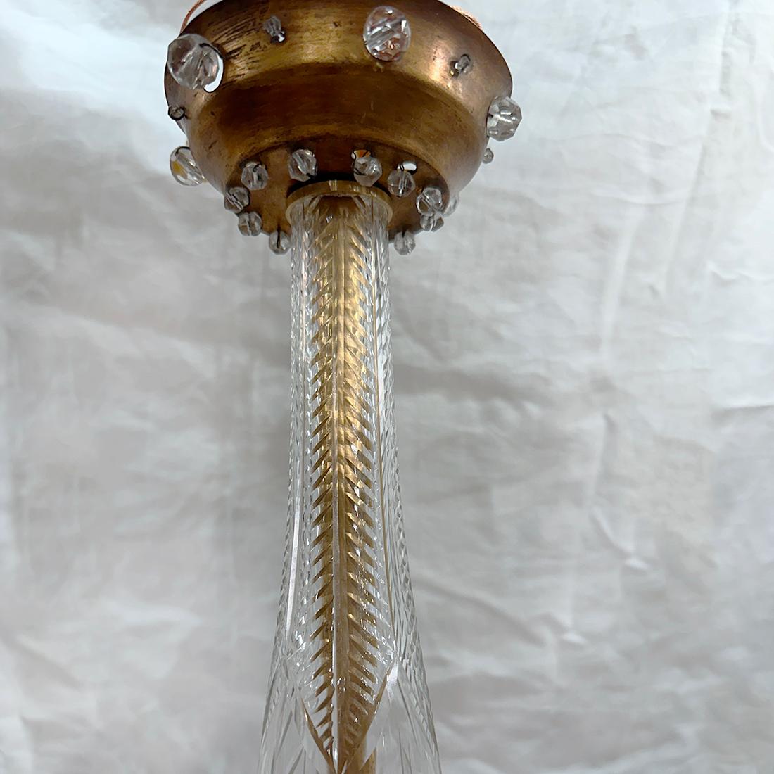 Coppia di lampadari francesi in cristallo con foglie di vetro, venduti singolarmente In condizioni buone in vendita a New York, NY