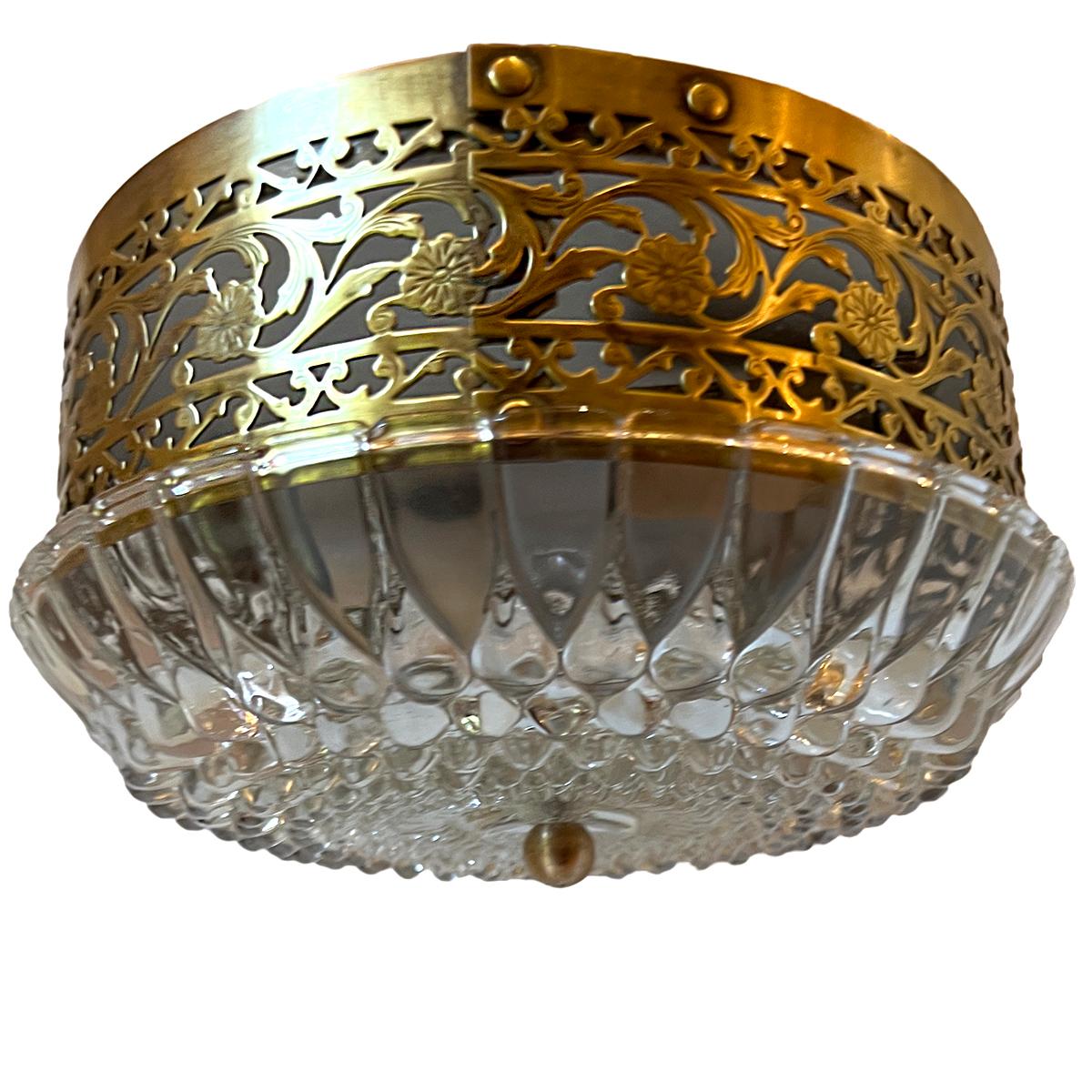 Pair of circa 1960's French crystal light fixture with 1 interior candelabra light. Sold individually.

Measurements:
Height: 3