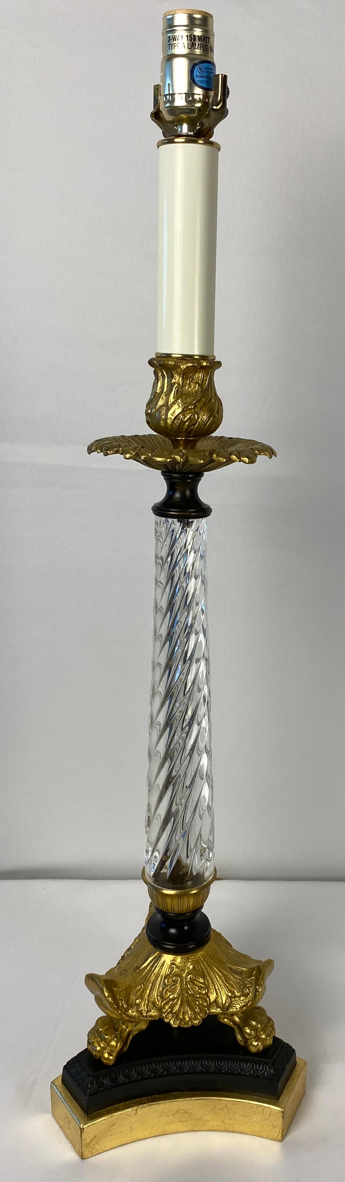 Paire de lampes françaises en cristal avec montures en bronze en vente 4