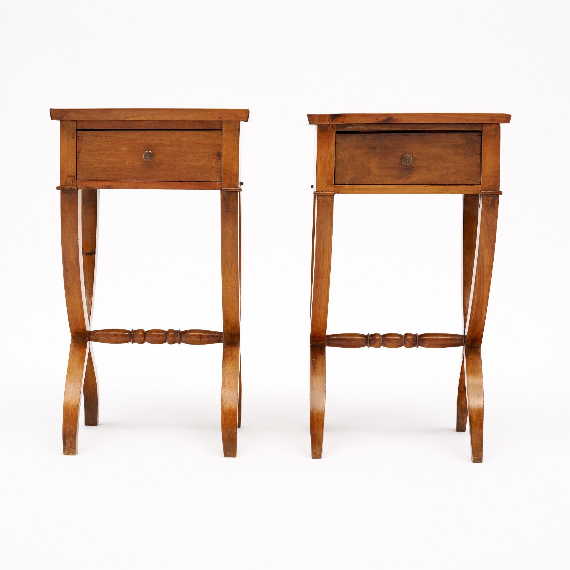 Français Paire de tables d'appoint Curule Directoire françaises en vente