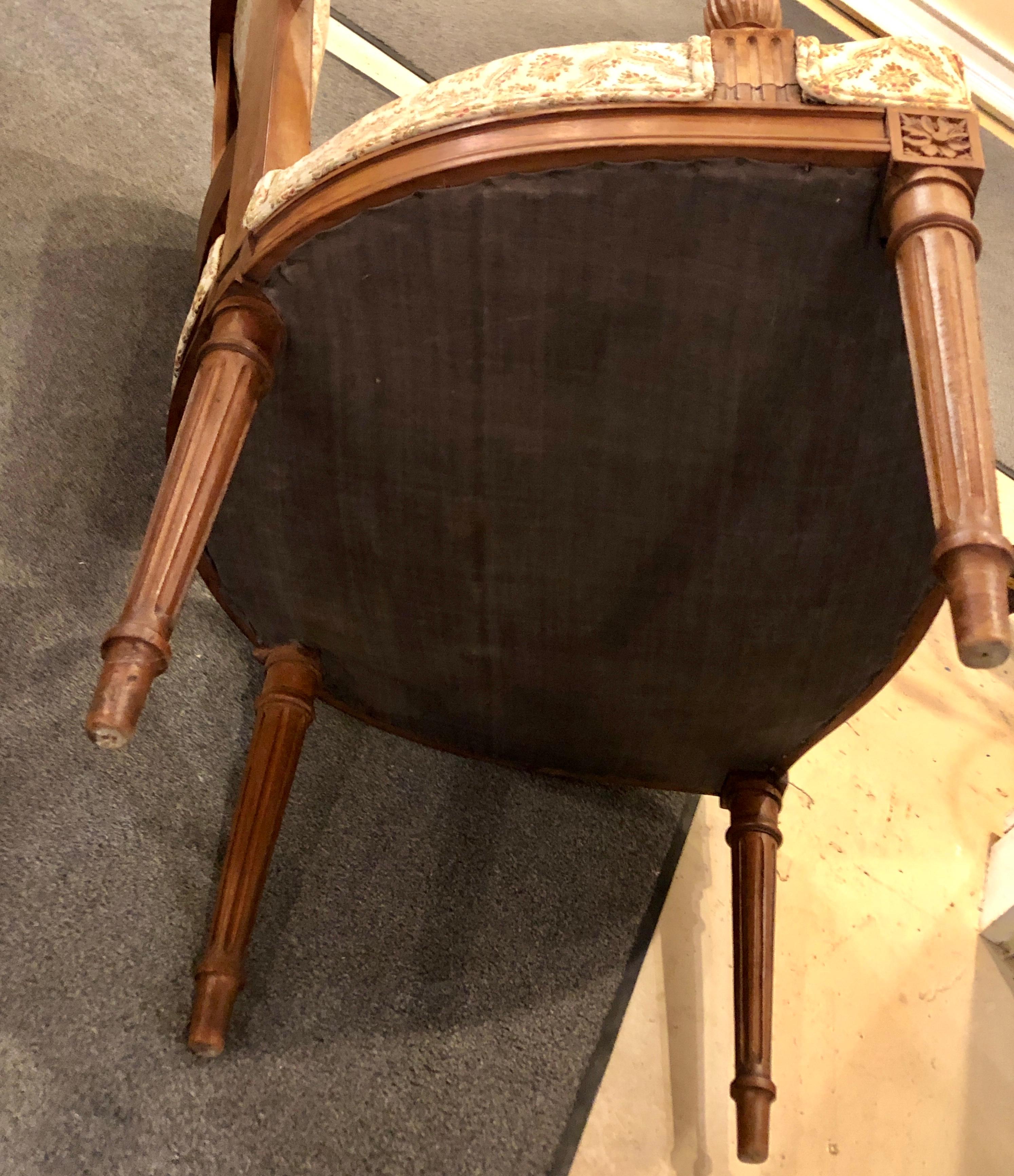 Paire de bergères, fauteuils de bureau ou fauteuils de style Louis XVI sculptés sur mesure français en vente 8