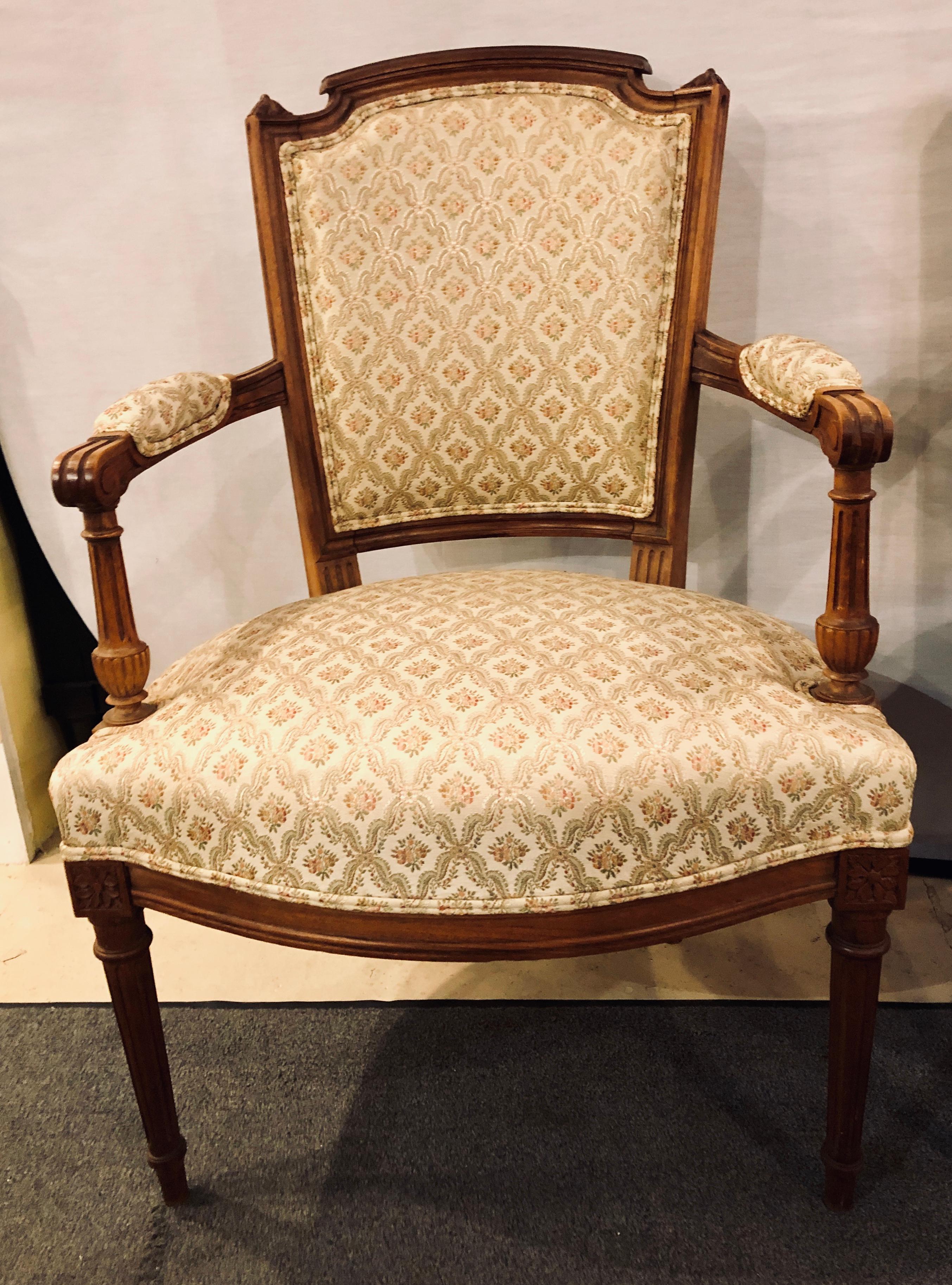 Français Paire de bergères, fauteuils de bureau ou fauteuils de style Louis XVI sculptés sur mesure français en vente