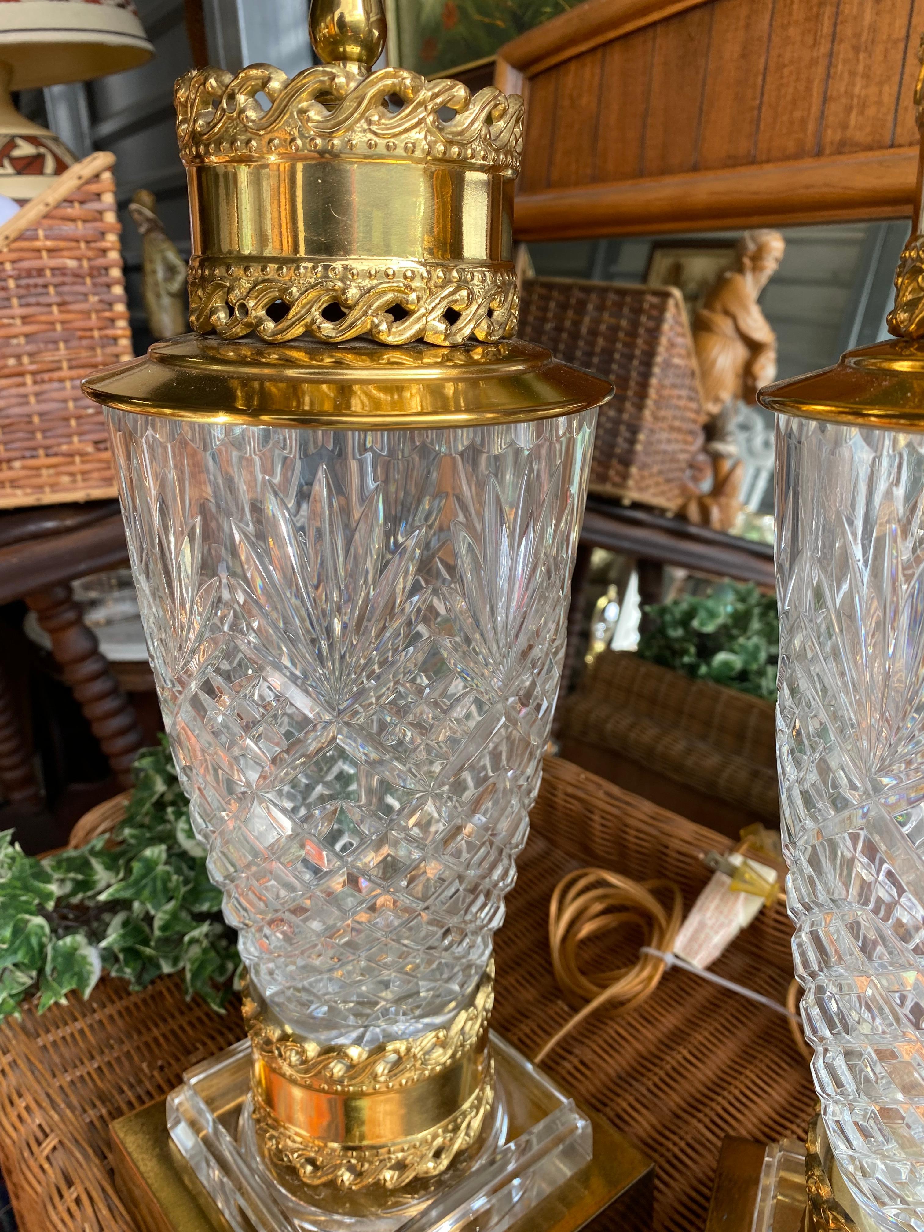 Paire de lampes de bureau françaises en cristal taillé et bronze en vente 5