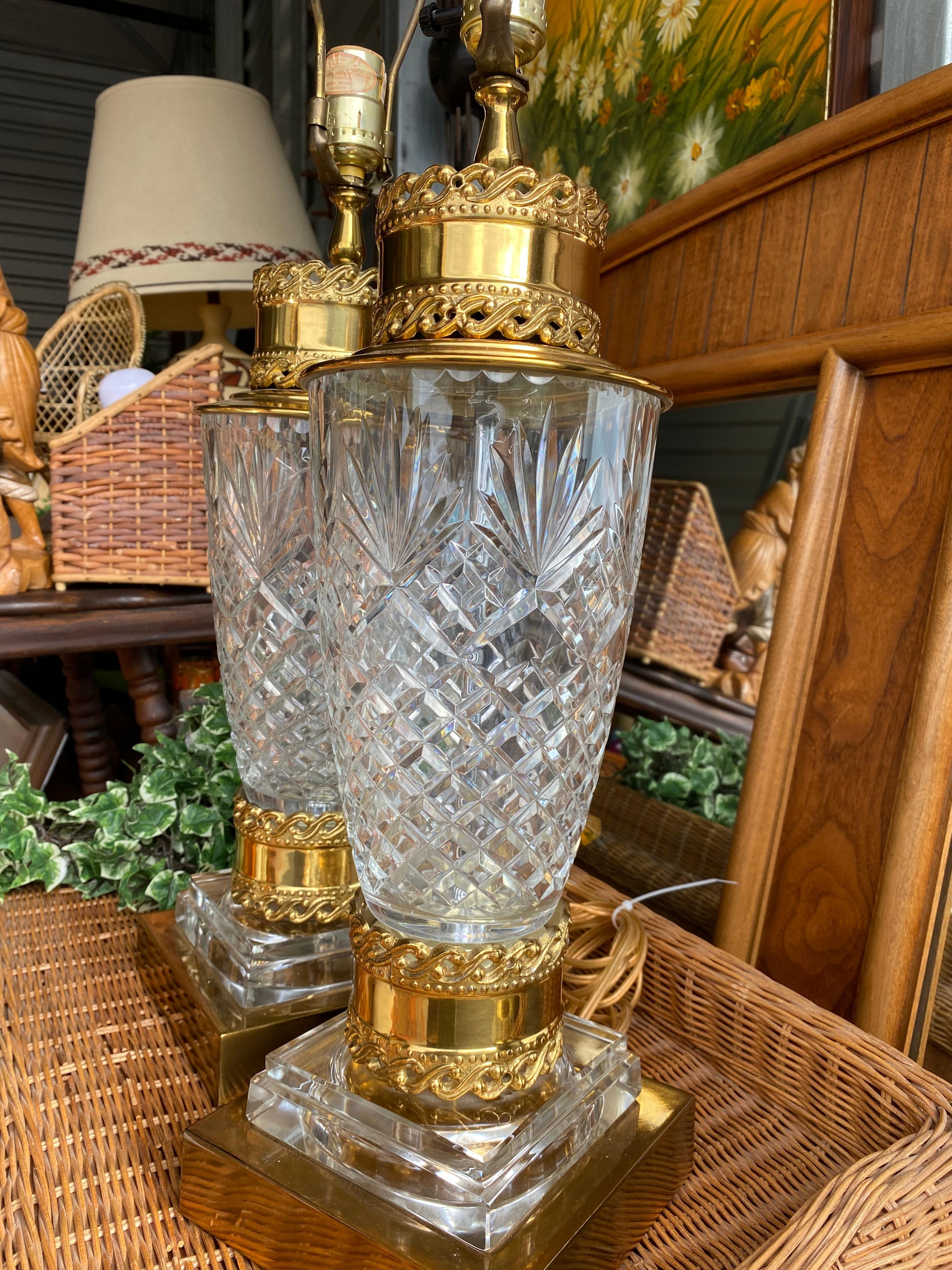 Paire de lampes de bureau françaises en cristal taillé et bronze en vente 8