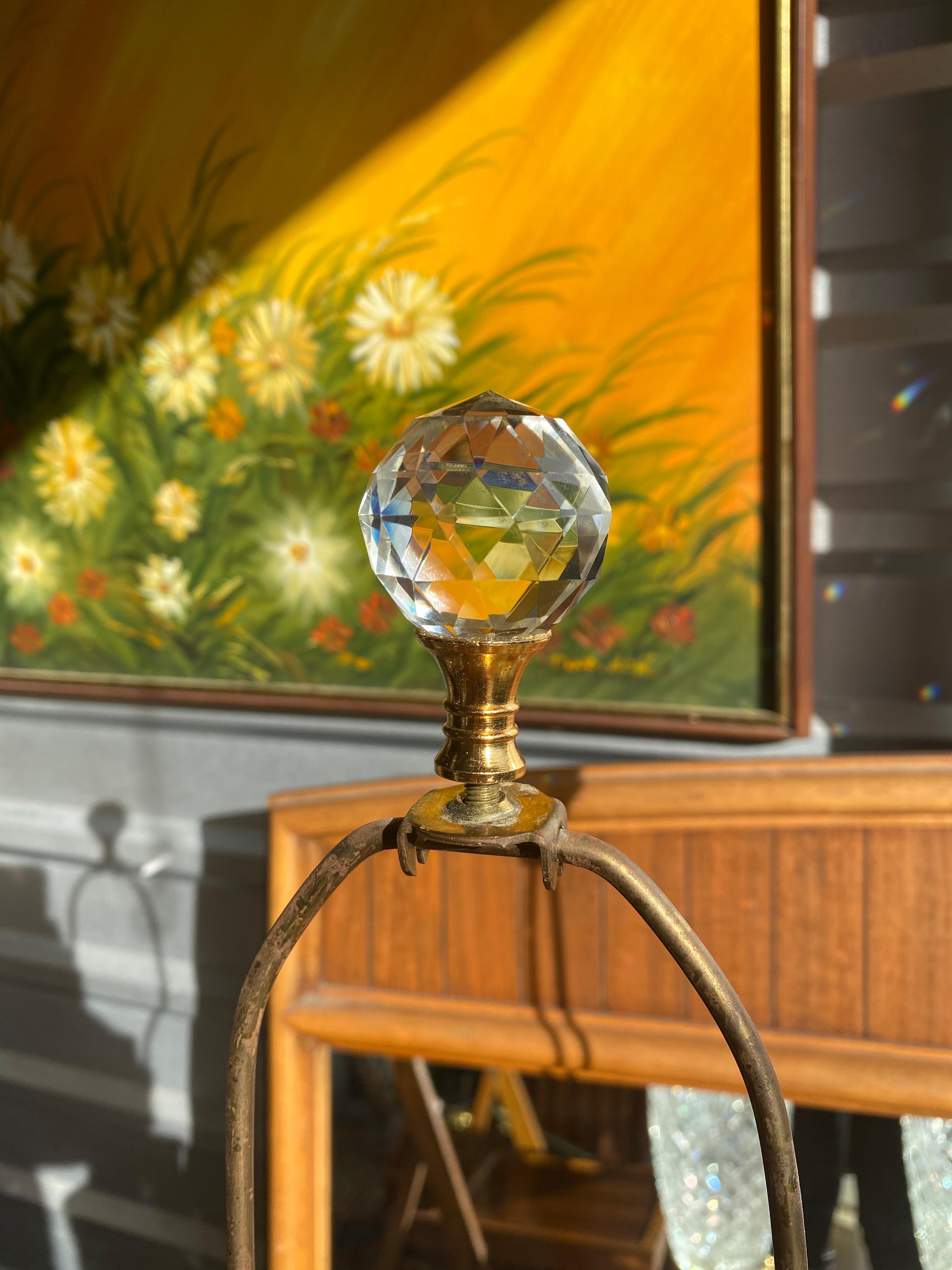 Paire de lampes de bureau françaises en cristal taillé et bronze en vente 9