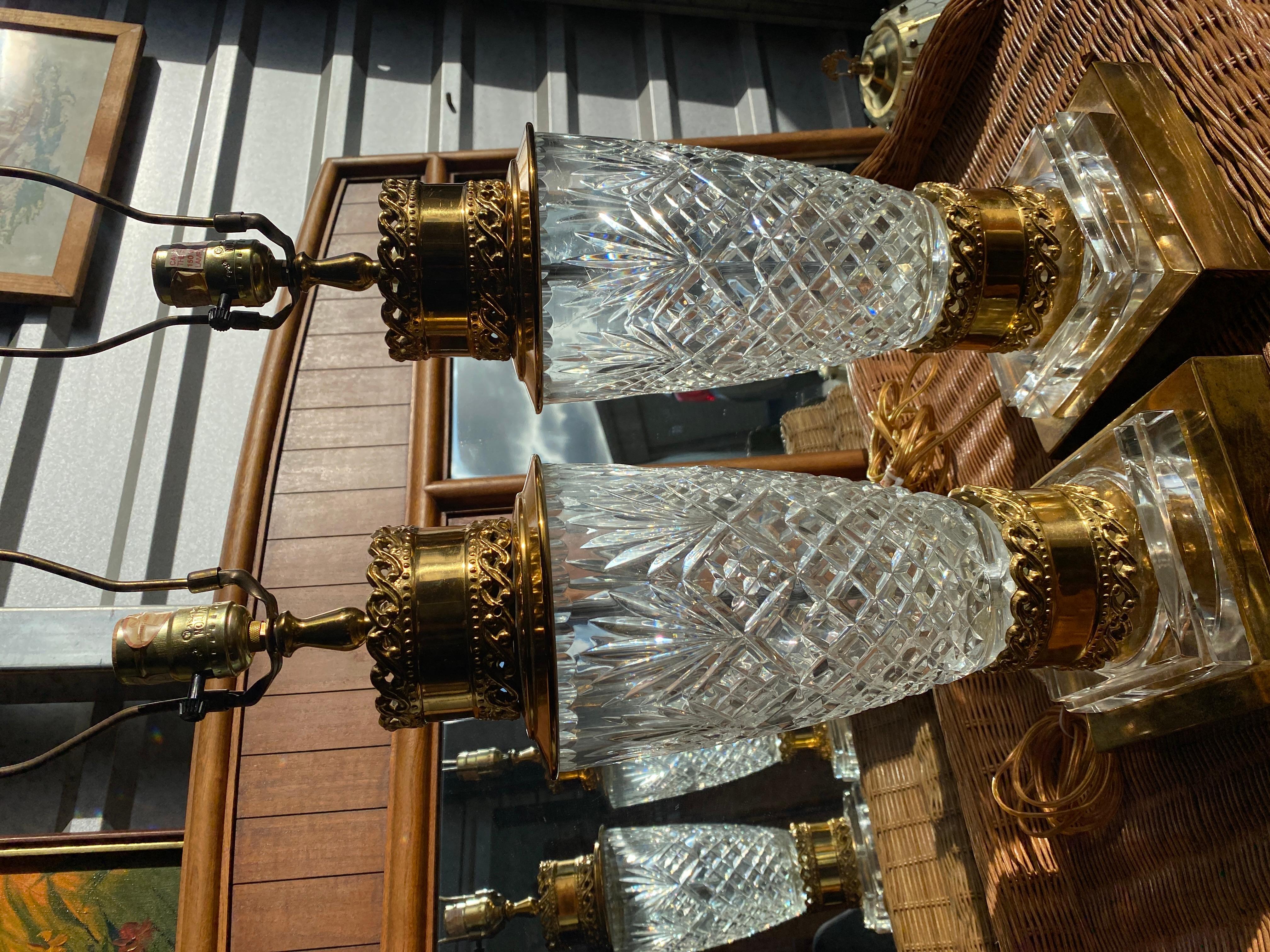 Paire de lampes de bureau françaises en cristal taillé et bronze en vente 11