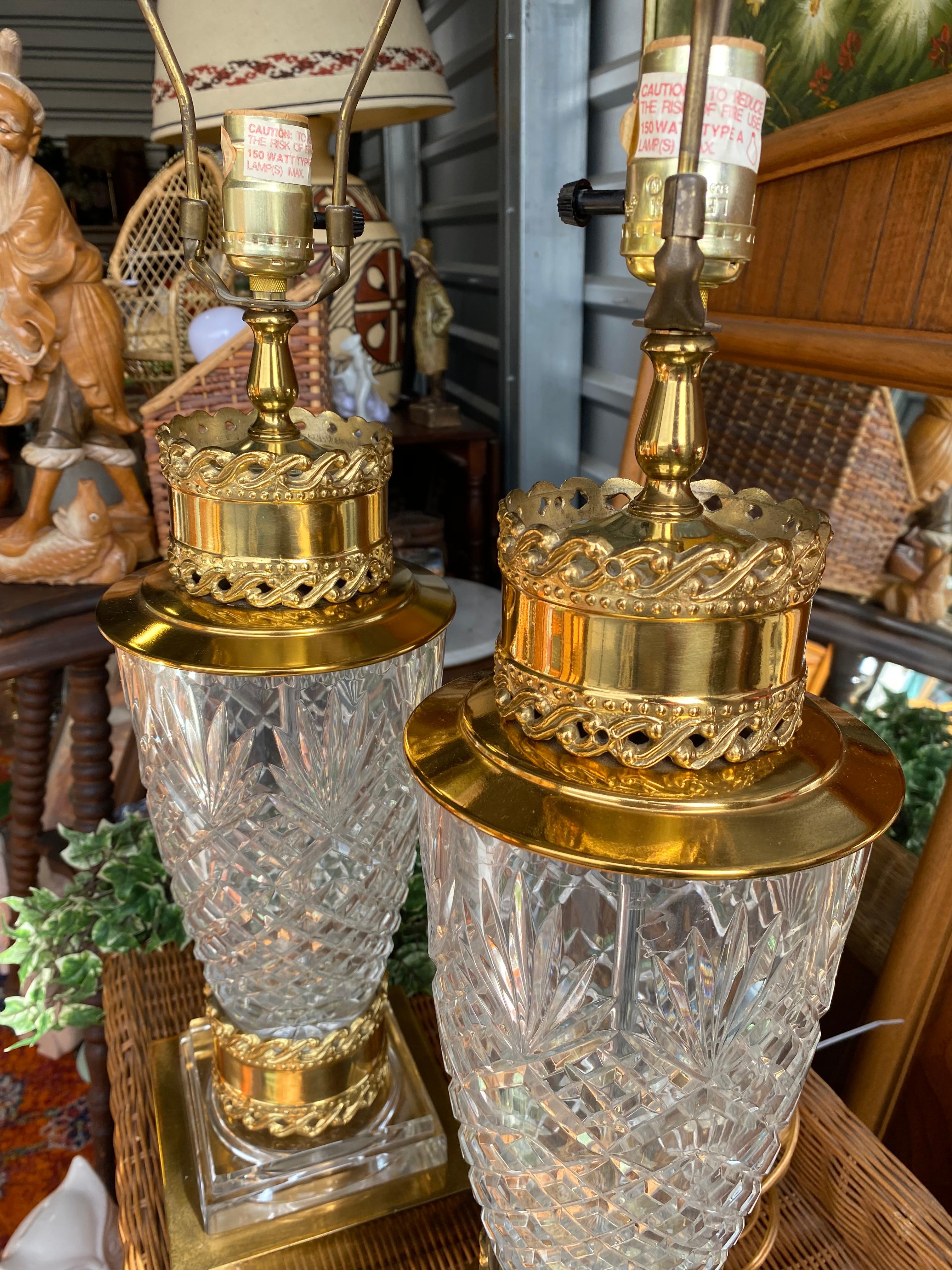 Bronze Paire de lampes de bureau françaises en cristal taillé et bronze en vente