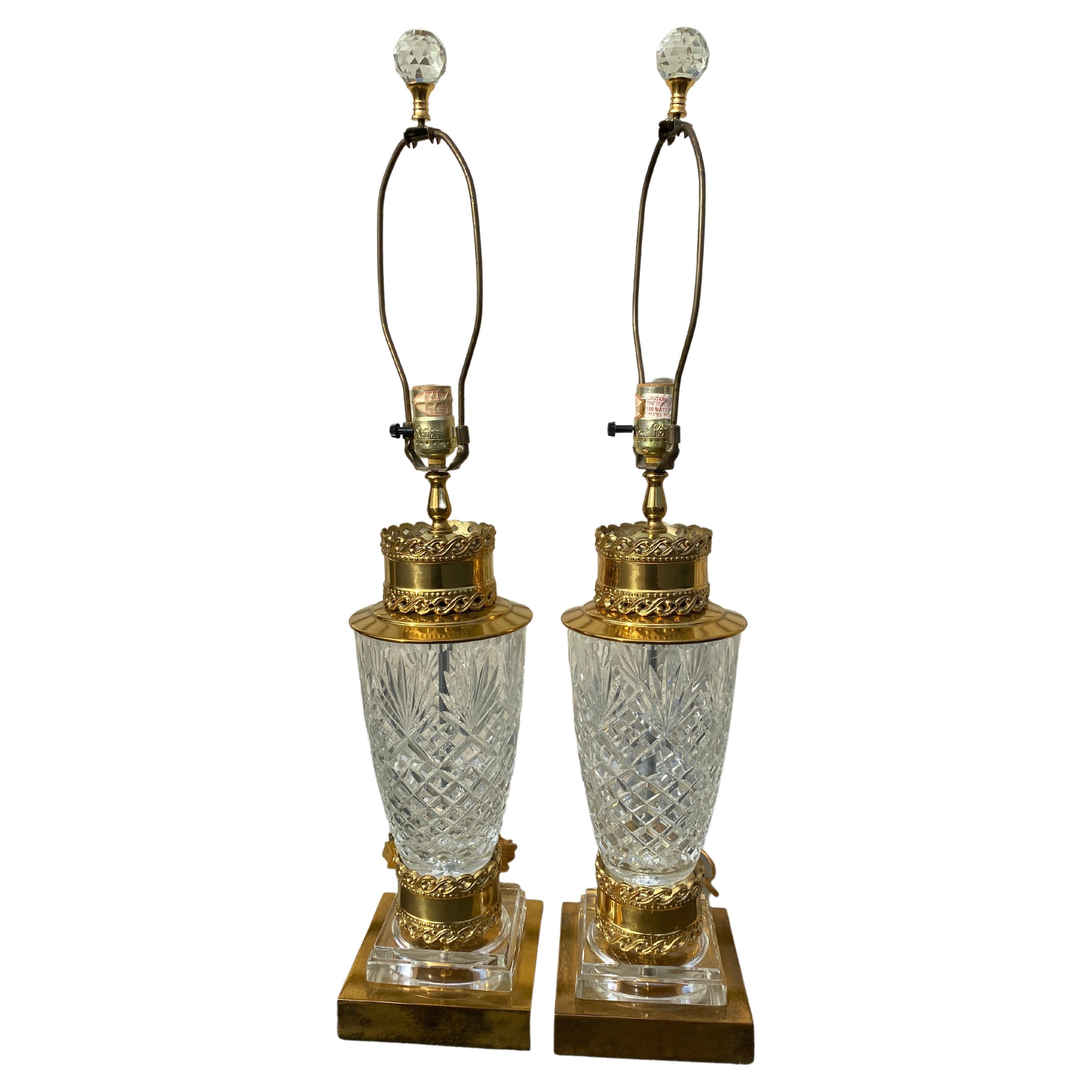 Paar französische Tischlampen aus geschliffenem Kristall und Bronze