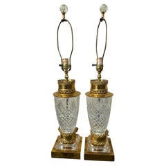 Coppia di lampade da tavolo francesi in cristallo tagliato e bronzo