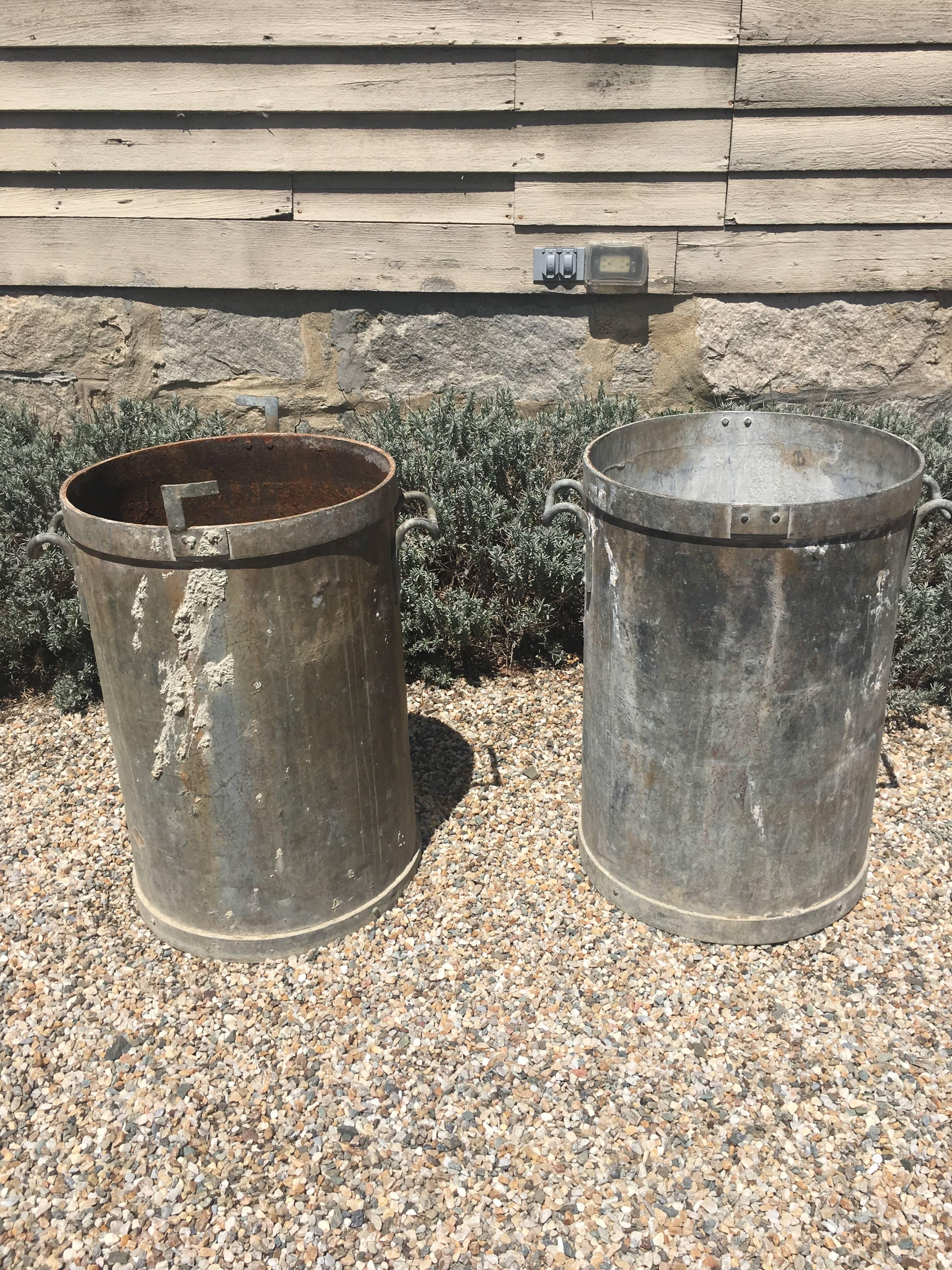 These industrial tubs have clean, sleek lines that make them the perfect planters for a contemporary garden. The riveted handles are exceptional and if you're not keen on the surface, they can always be painted to your specifications or just cleaned