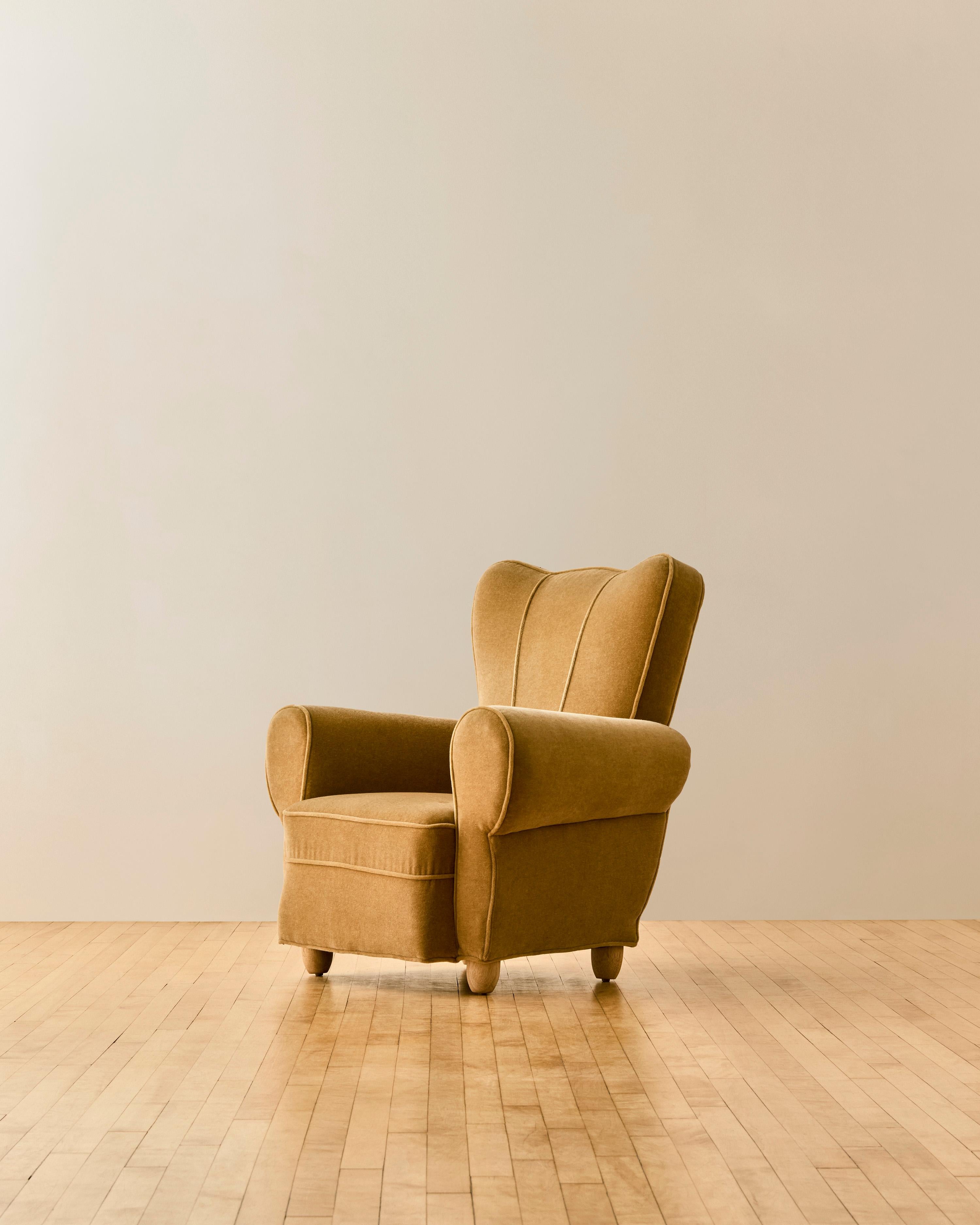 Milieu du XXe siècle Paire de fauteuils d'ébéniste français déco en mohair doré en vente