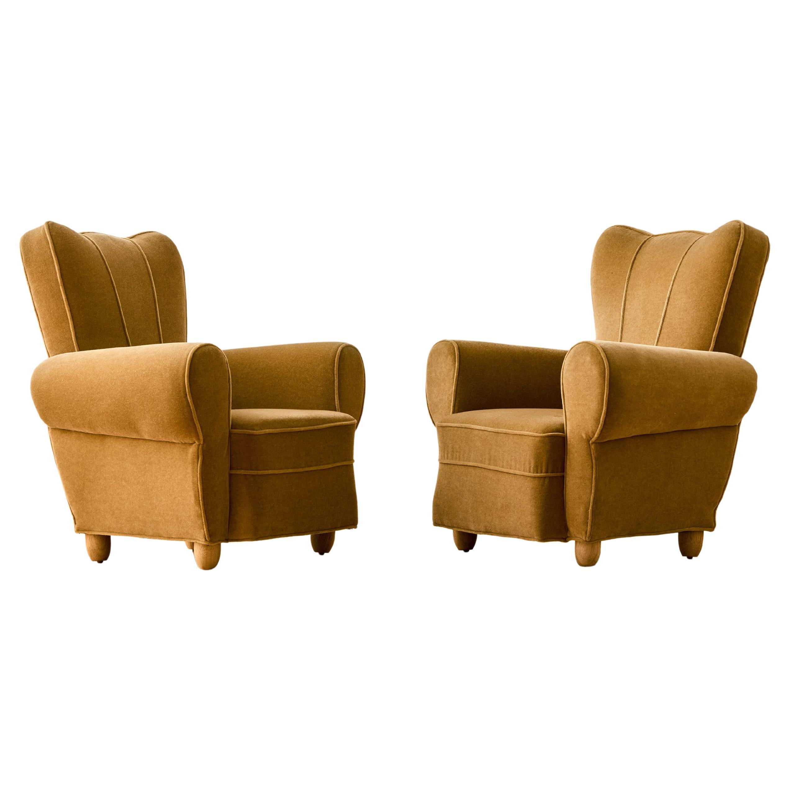 Paire de fauteuils d
ébéniste français déco en mohair doré