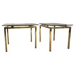 Coppia di tavolini in ottone e cristallo di design francese degli anni '60
