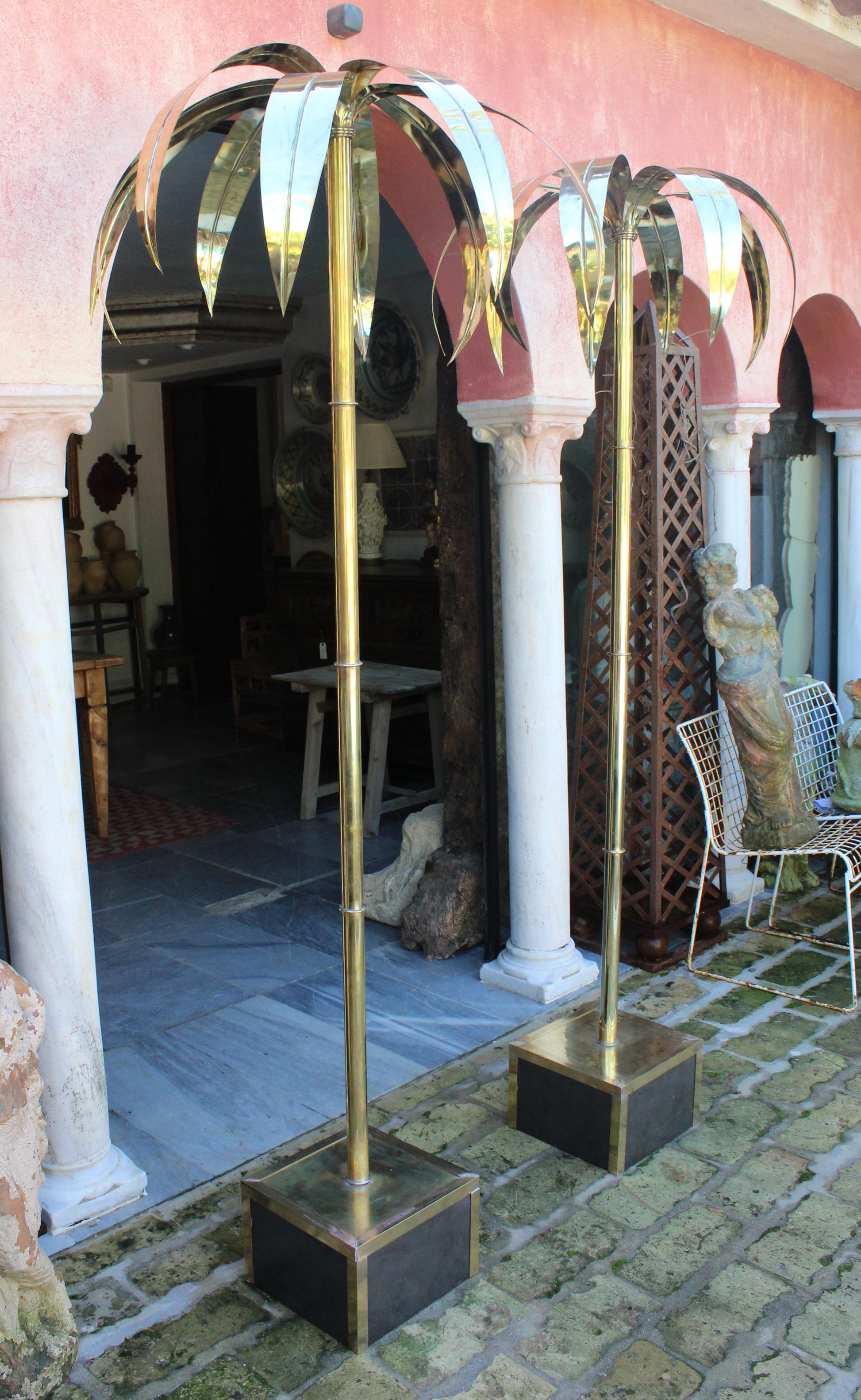 Pair of French Designed Gilded Brass Decorative Palm Trees with Base In Good Condition In Marbella, ES