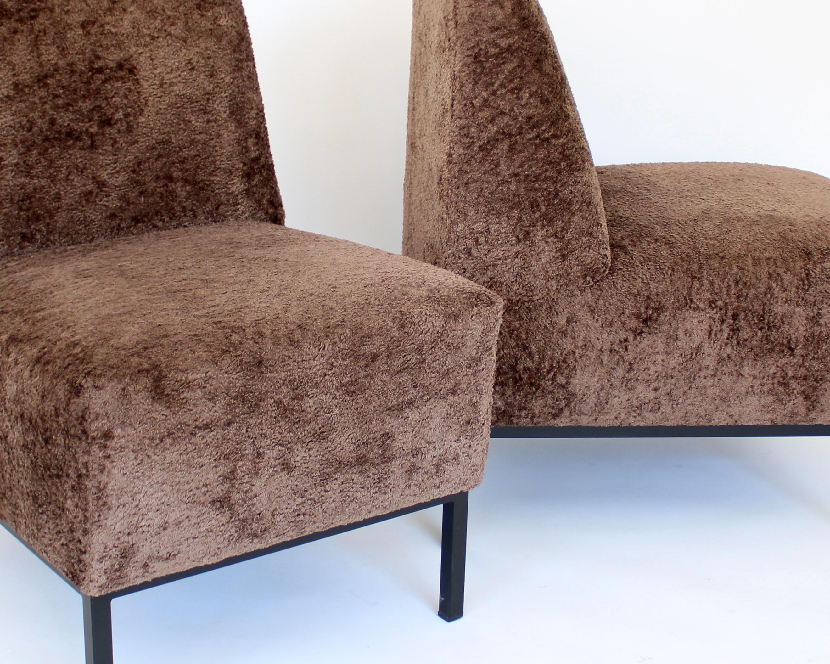 Mid-Century Modern Pair of French Designer Alain Richard Lounge Chairs