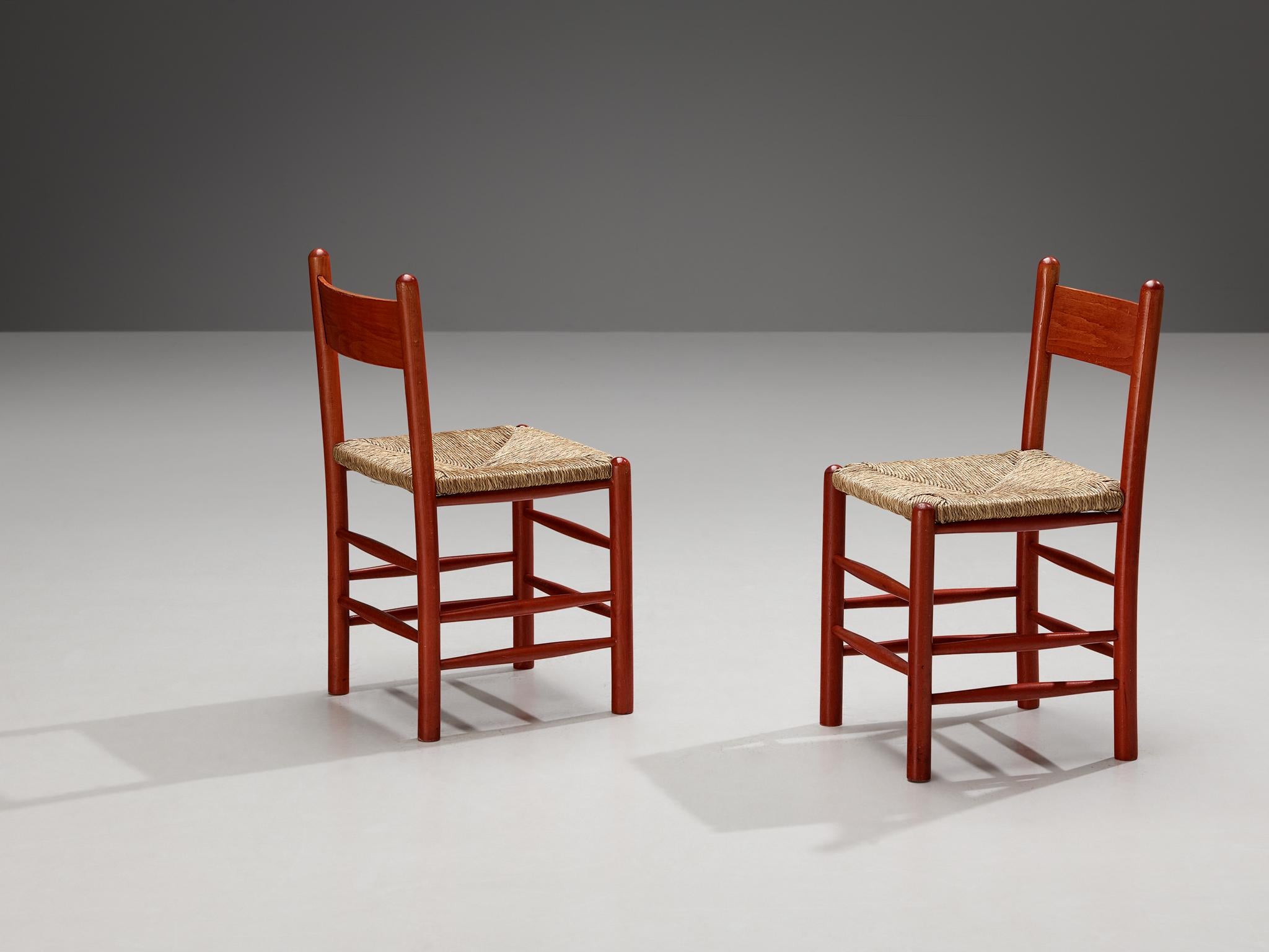 Paire de chaises de salle à manger, hêtre, paille, France, années 1960.

Superbe ensemble de chaises françaises avec des cadres en hêtre rouge et des sièges classiques en paille organique. Cet ensemble de chaises de salle à manger est doté d'un