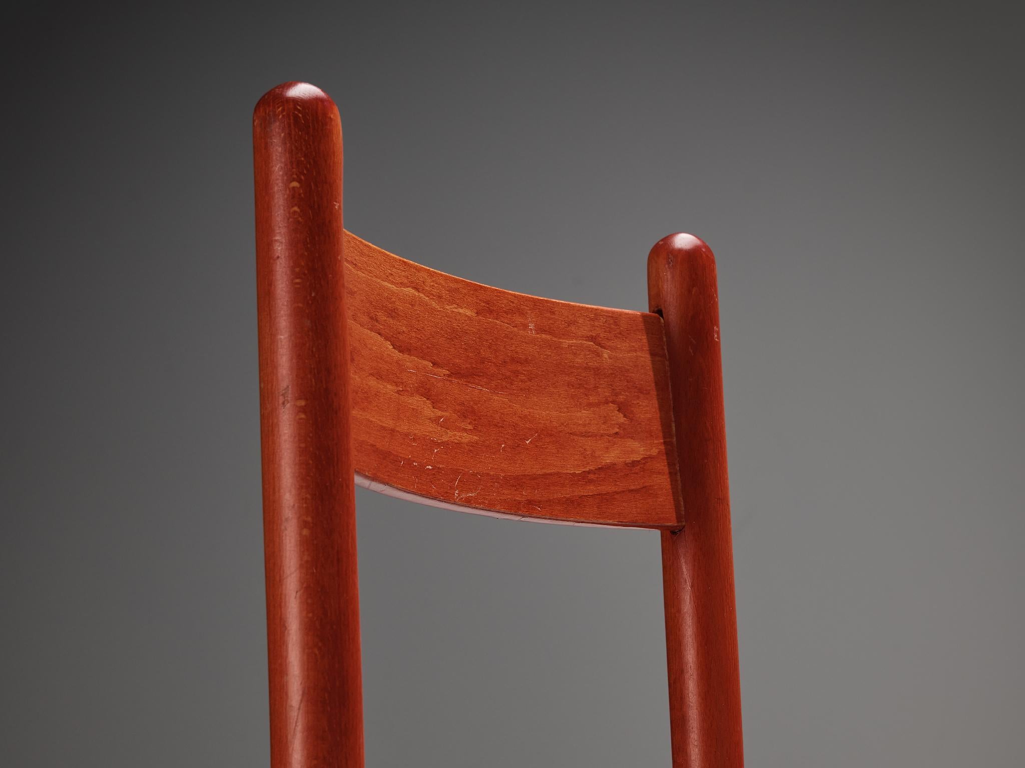 Français Paire de chaises de salle à manger françaises avec cadre en bois rouge et sièges en paille  en vente