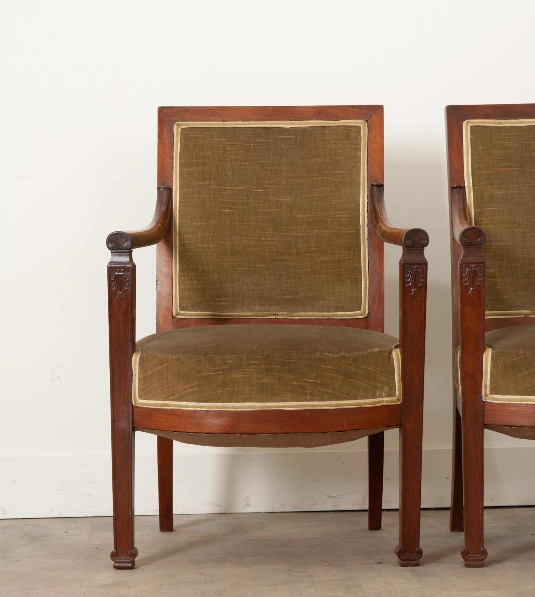 Hand-Carved Pair of French Directoire Mahogany Fauteuils For Sale