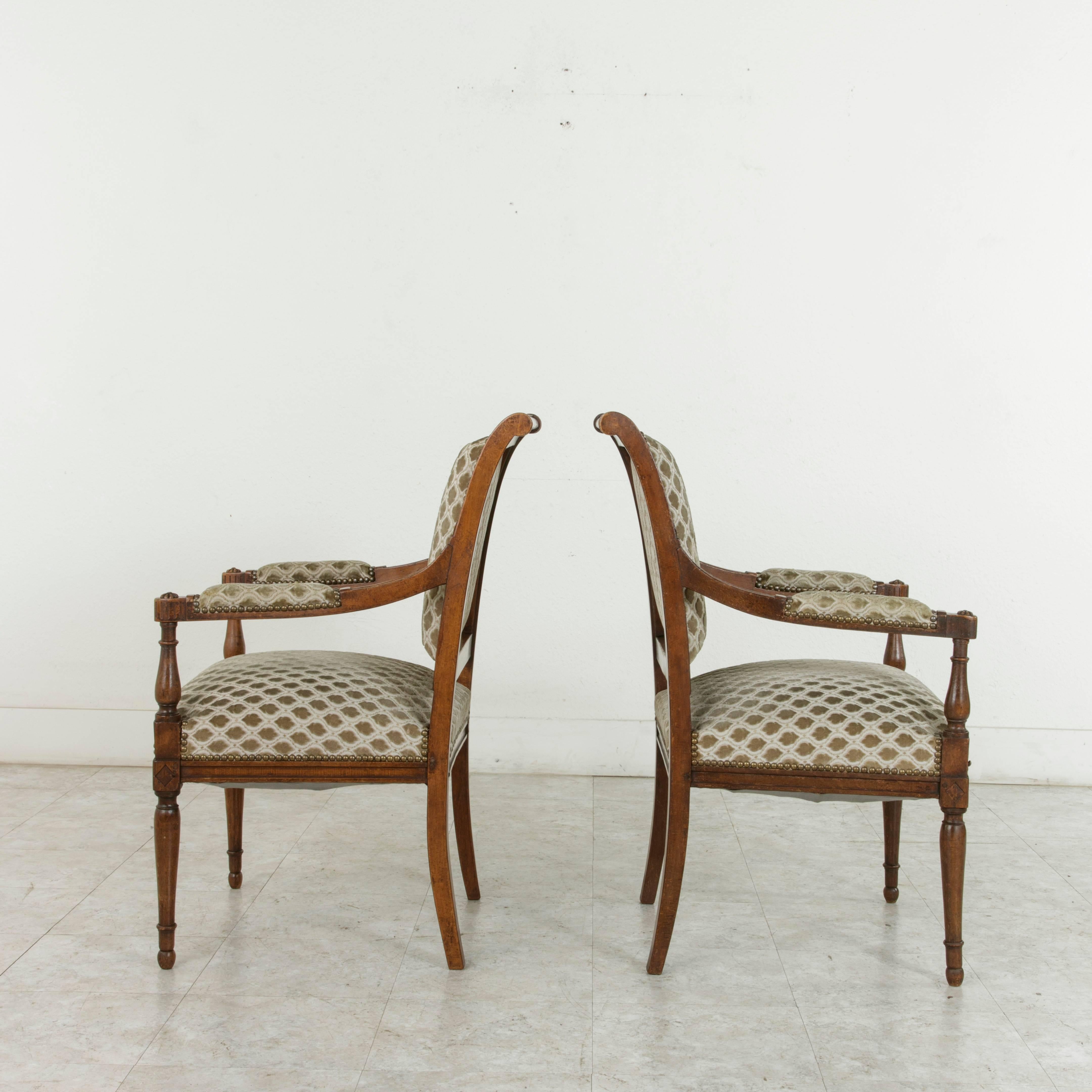 Pair of French Directoire Period Hand-Carved Walnut Armchairs, circa 1800 In Excellent Condition In Fayetteville, AR