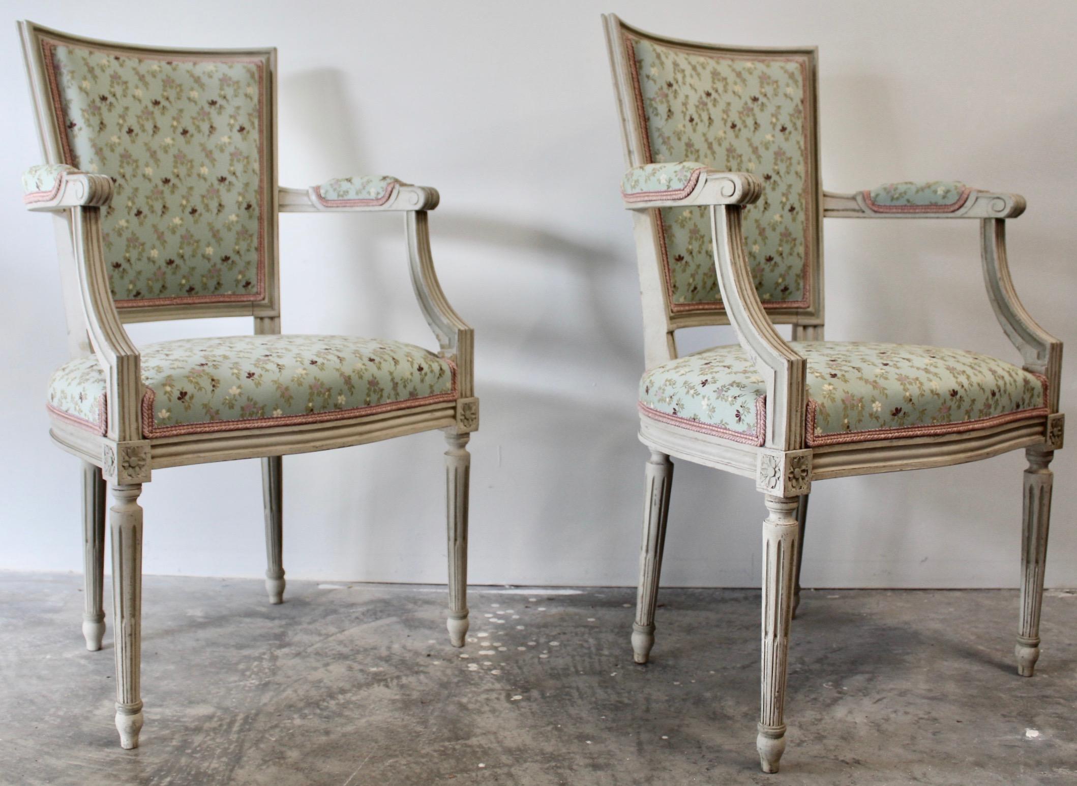 Pair of French Directoire St. Armchairs In Good Condition For Sale In Charleston, SC