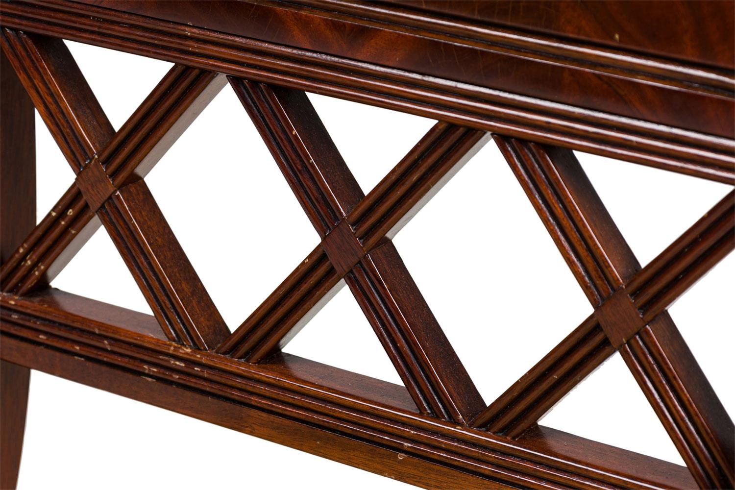 Paar französische Mahagoni-Beistellstühle im Directoire-Stil im Angebot 4