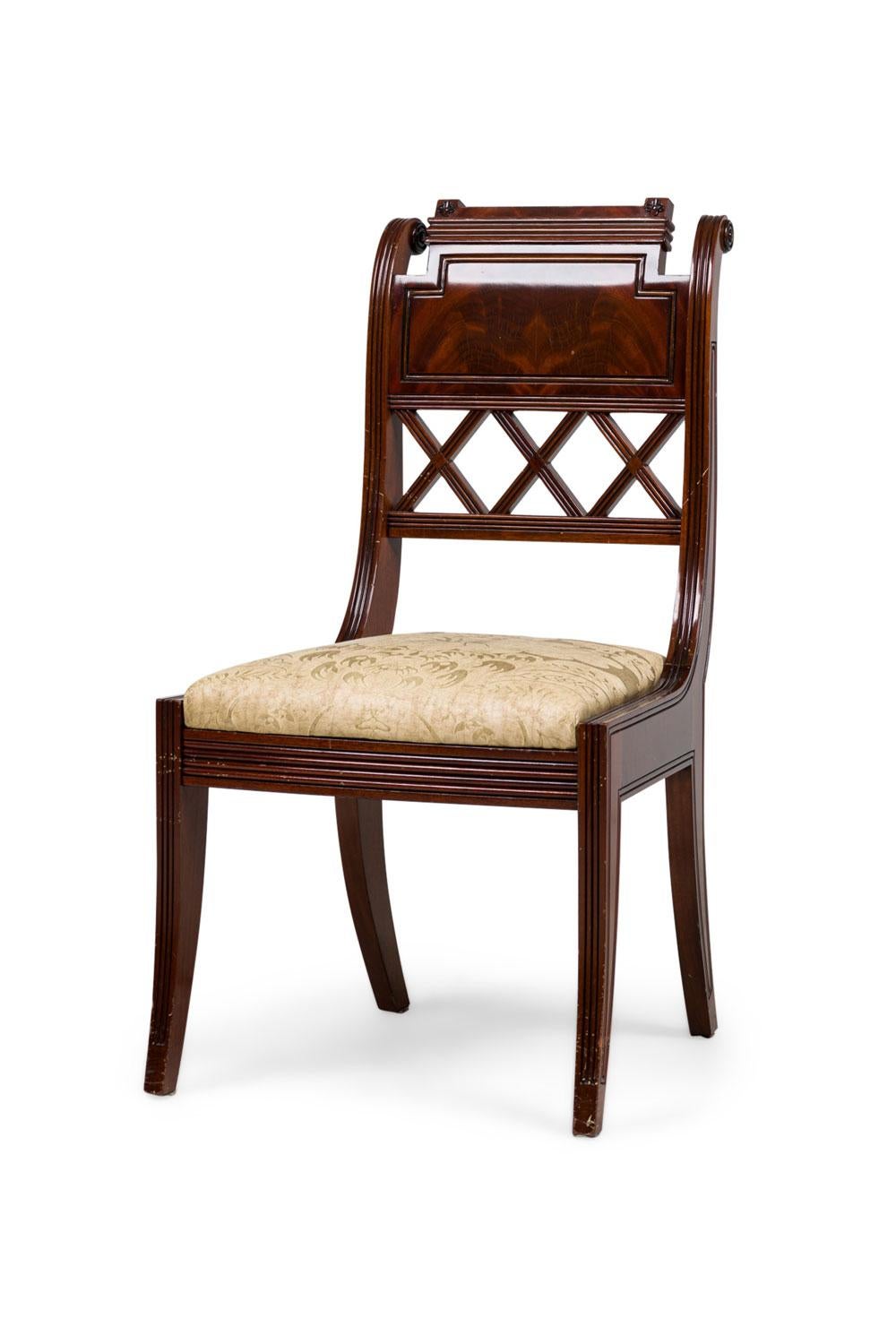 Paar französische Mahagoni-Beistellstühle im Directoire-Stil (Neoklassisch) im Angebot