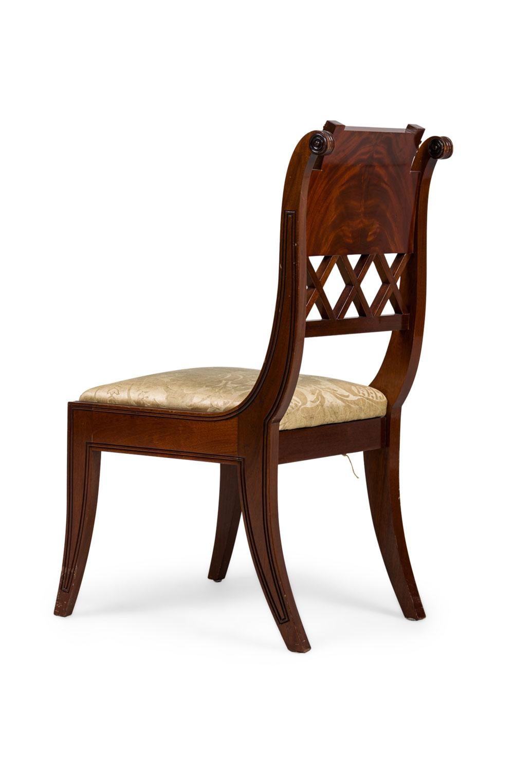 Paar französische Mahagoni-Beistellstühle im Directoire-Stil im Zustand „Gut“ im Angebot in Queens, NY