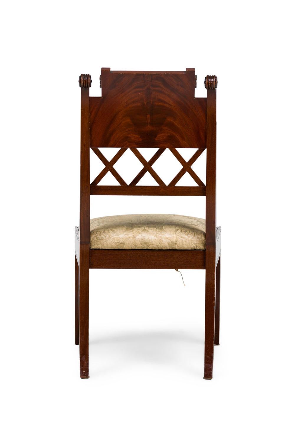 Paar französische Mahagoni-Beistellstühle im Directoire-Stil (20. Jahrhundert) im Angebot