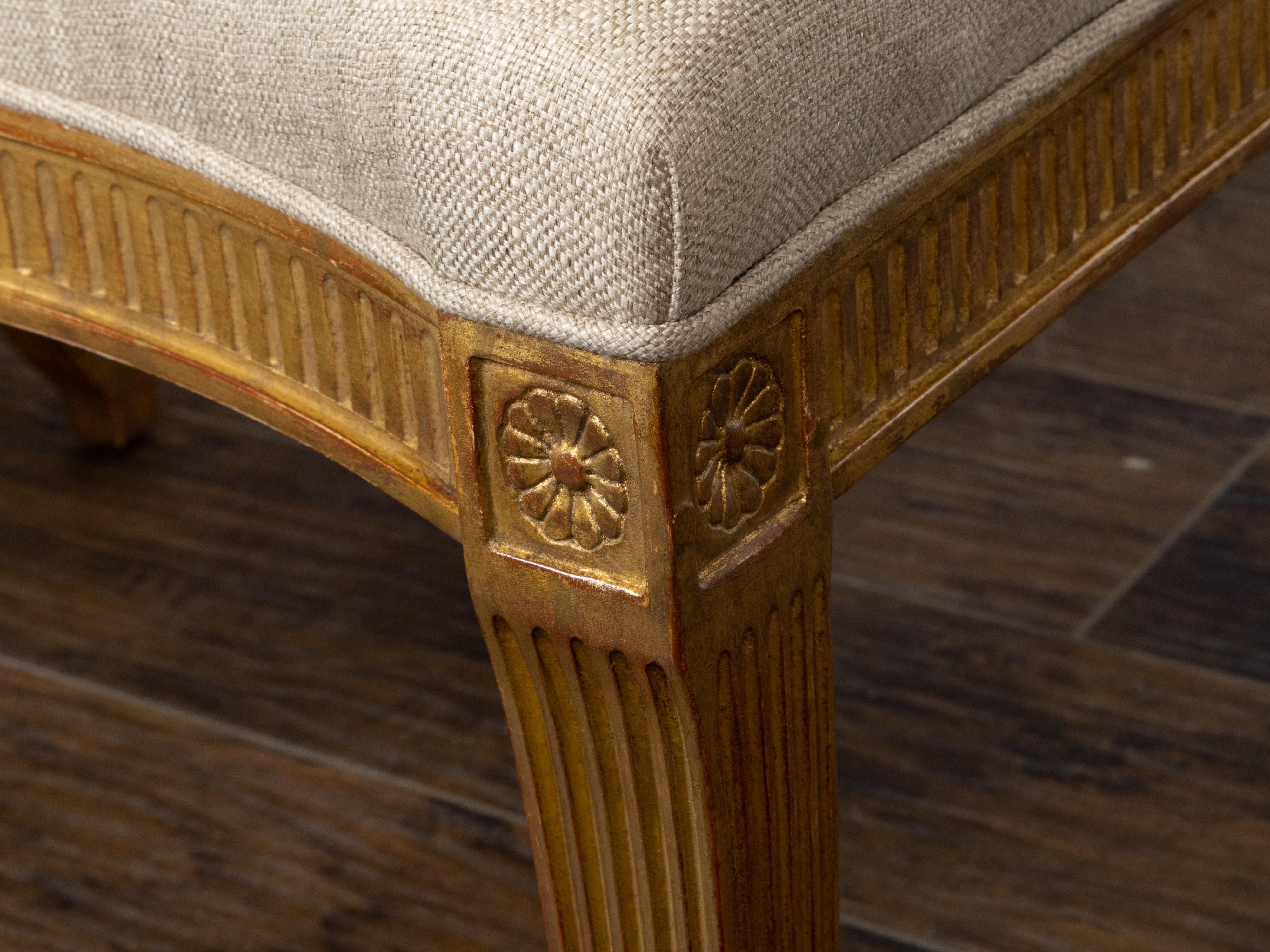 Paire de tabourets en bois doré de style directoire français du milieu du siècle avec tapisserie neuve en vente 3
