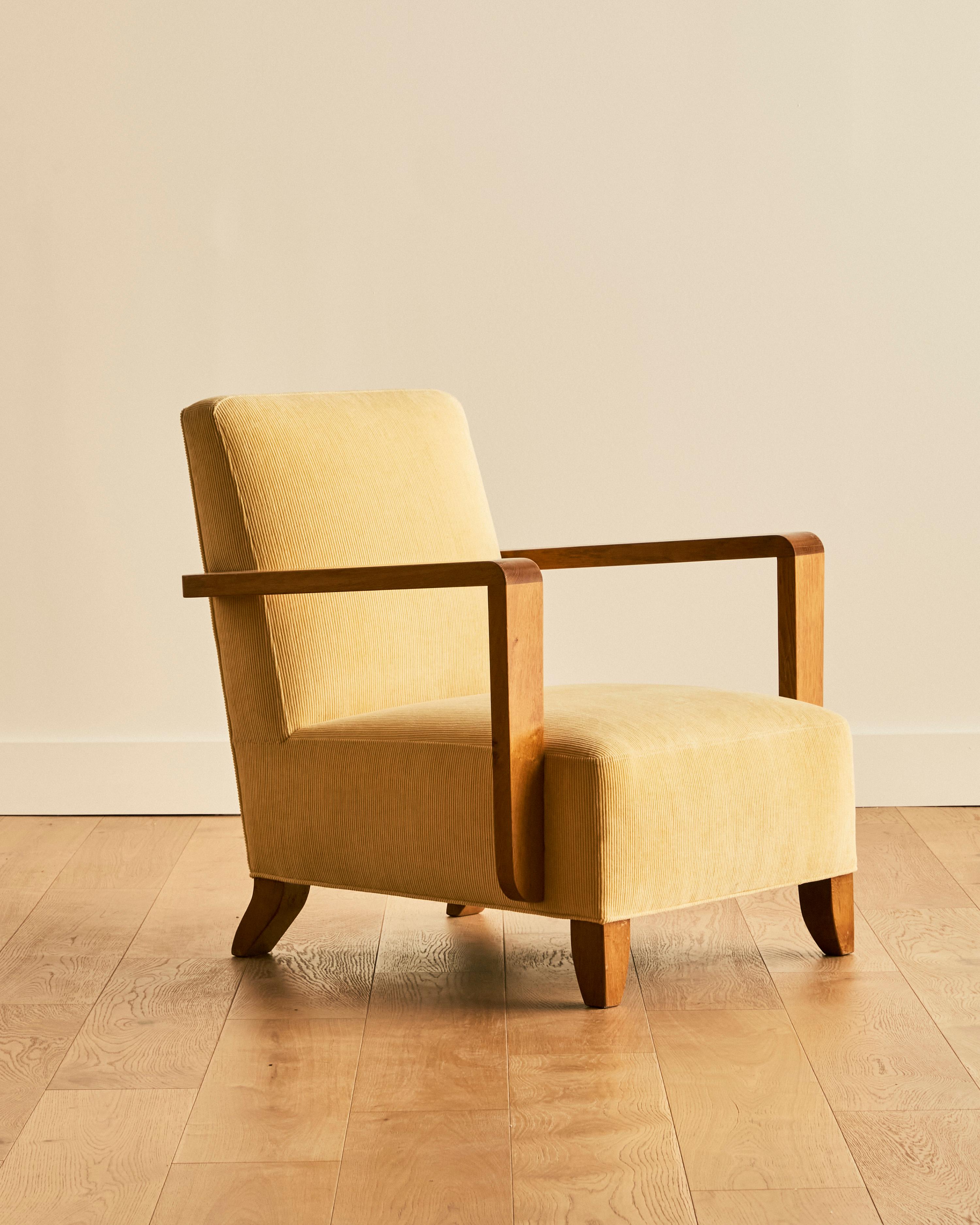 Paire de fauteuils club français à accoudoirs ouverts Dominique c. 1940's Bon état - En vente à Long Island City, NY